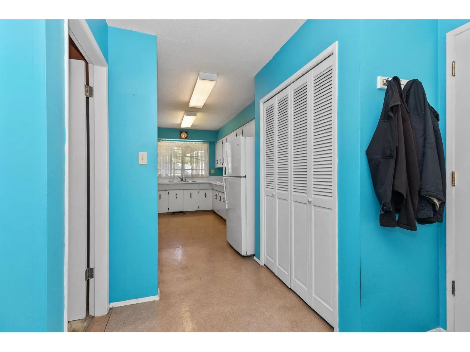2643 SUNNYSIDE CRESCENT