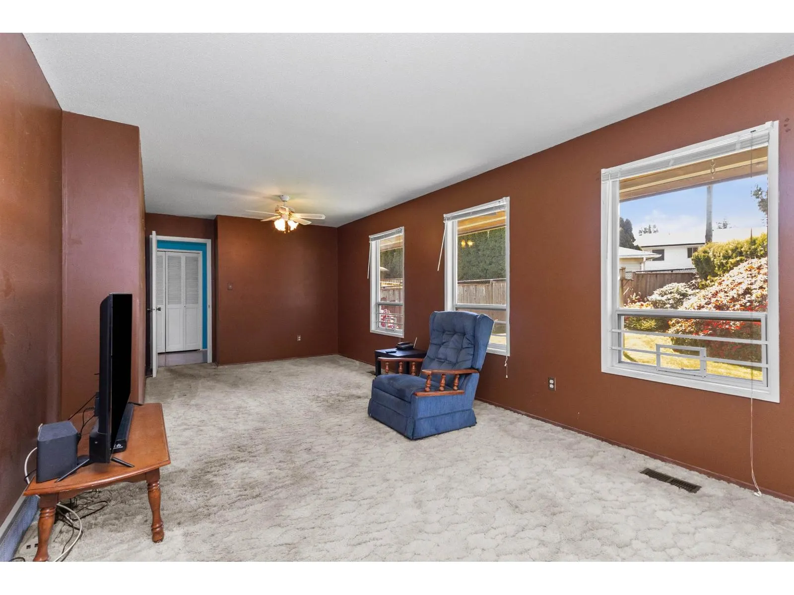 2643 SUNNYSIDE CRESCENT