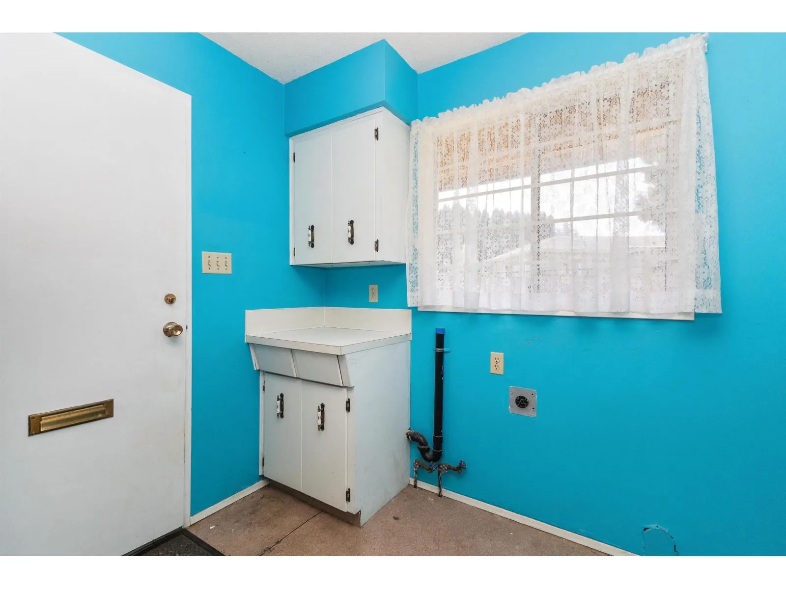 2643 SUNNYSIDE CRESCENT