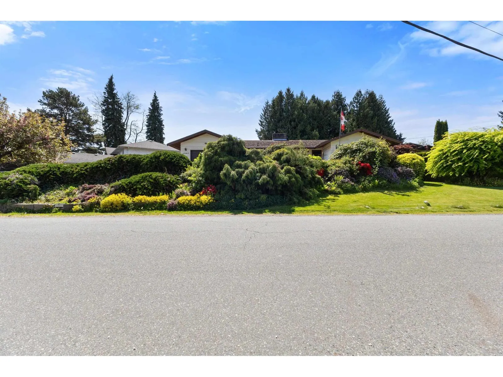 2643 SUNNYSIDE CRESCENT