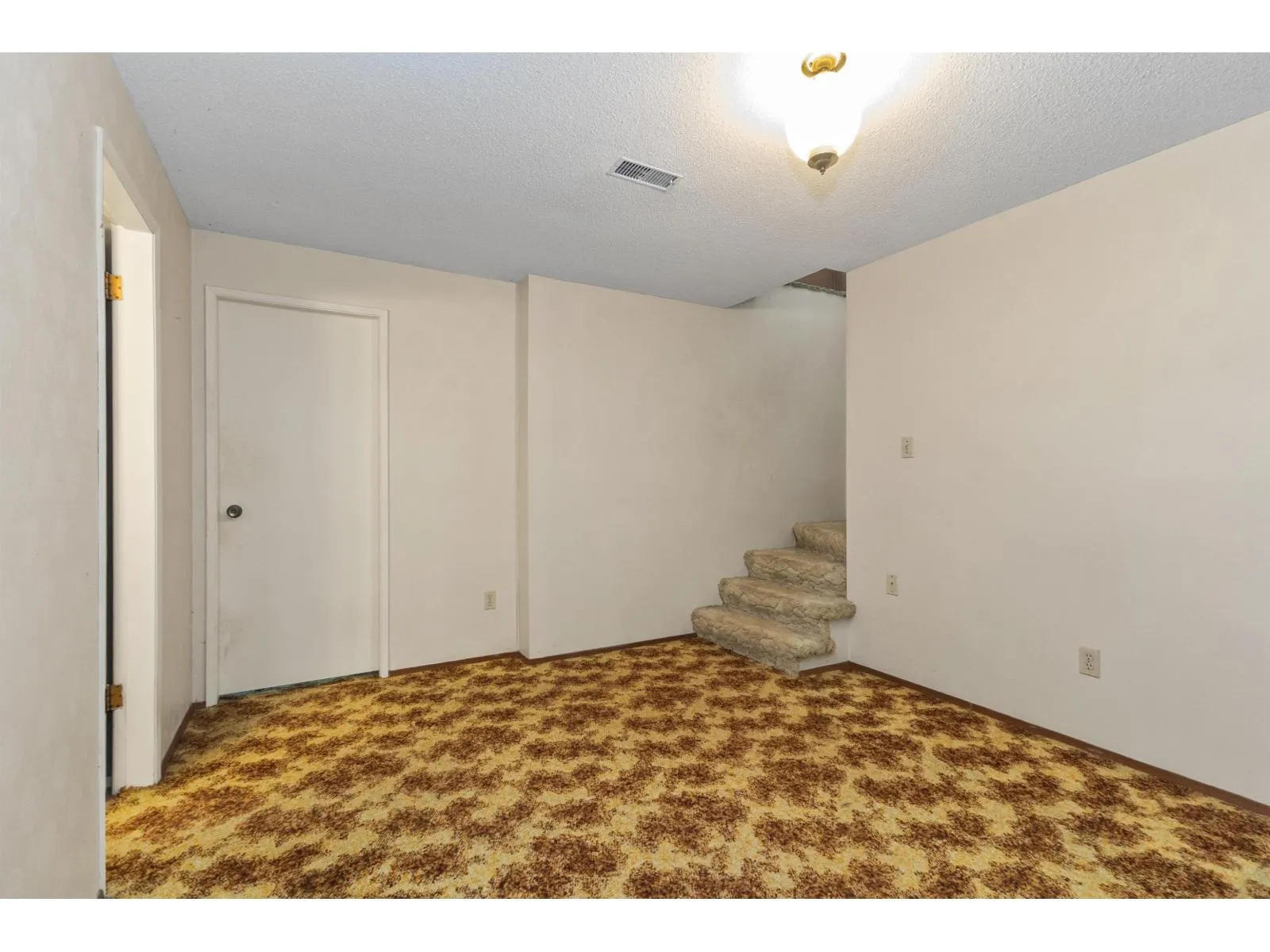 2643 SUNNYSIDE CRESCENT