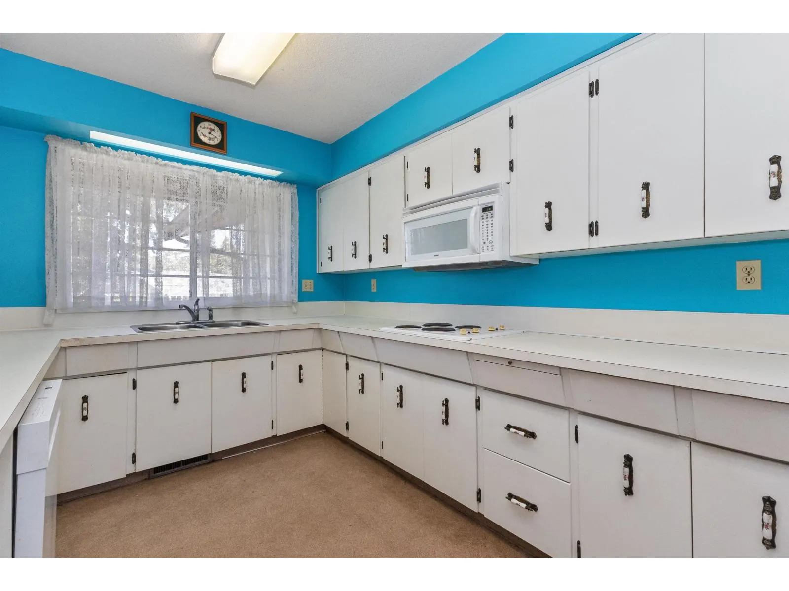 2643 SUNNYSIDE CRESCENT
