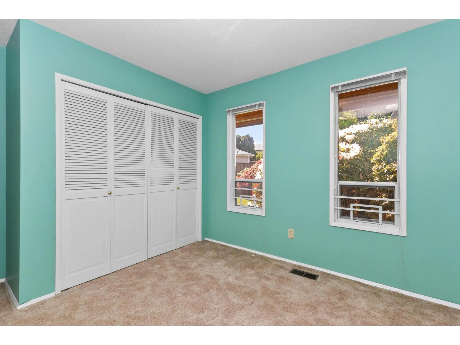 2643 SUNNYSIDE CRESCENT