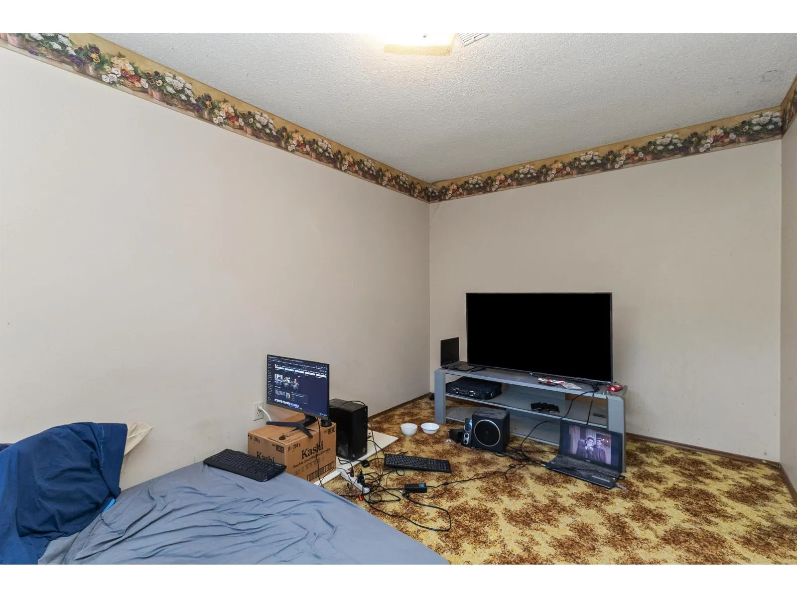 2643 SUNNYSIDE CRESCENT