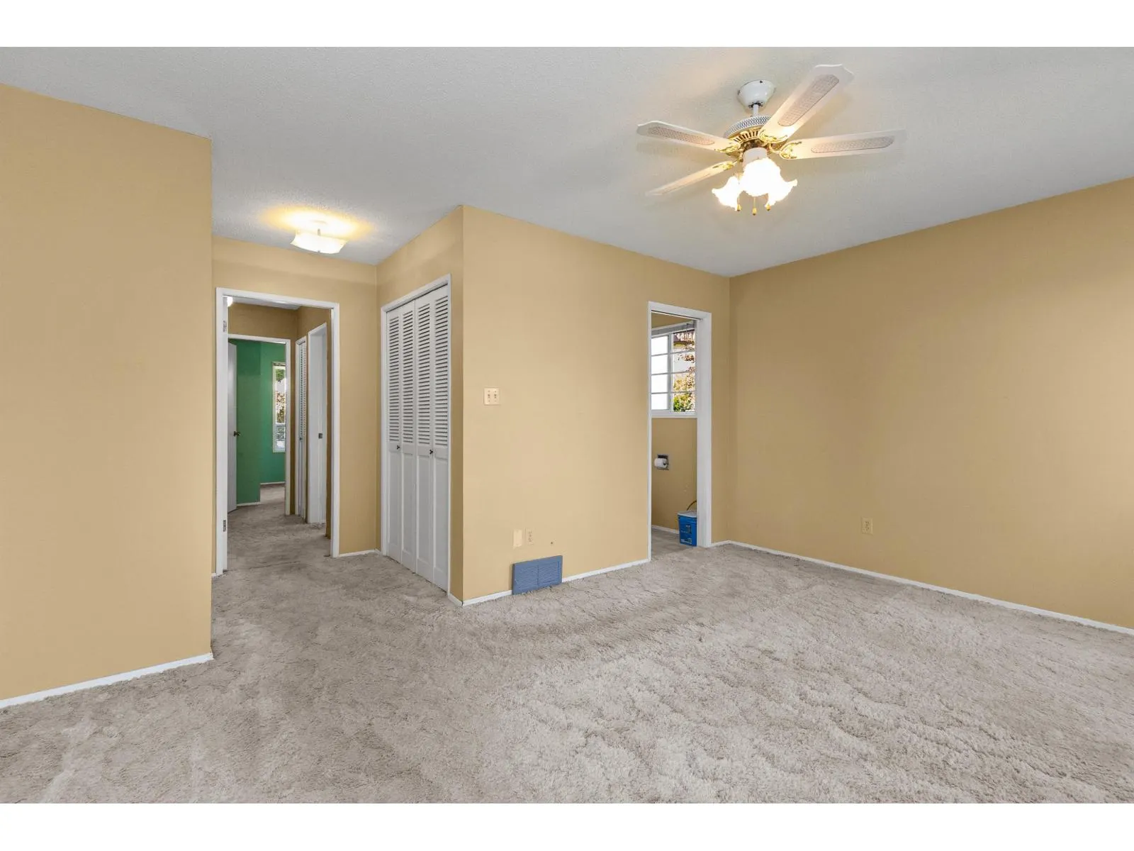 2643 SUNNYSIDE CRESCENT