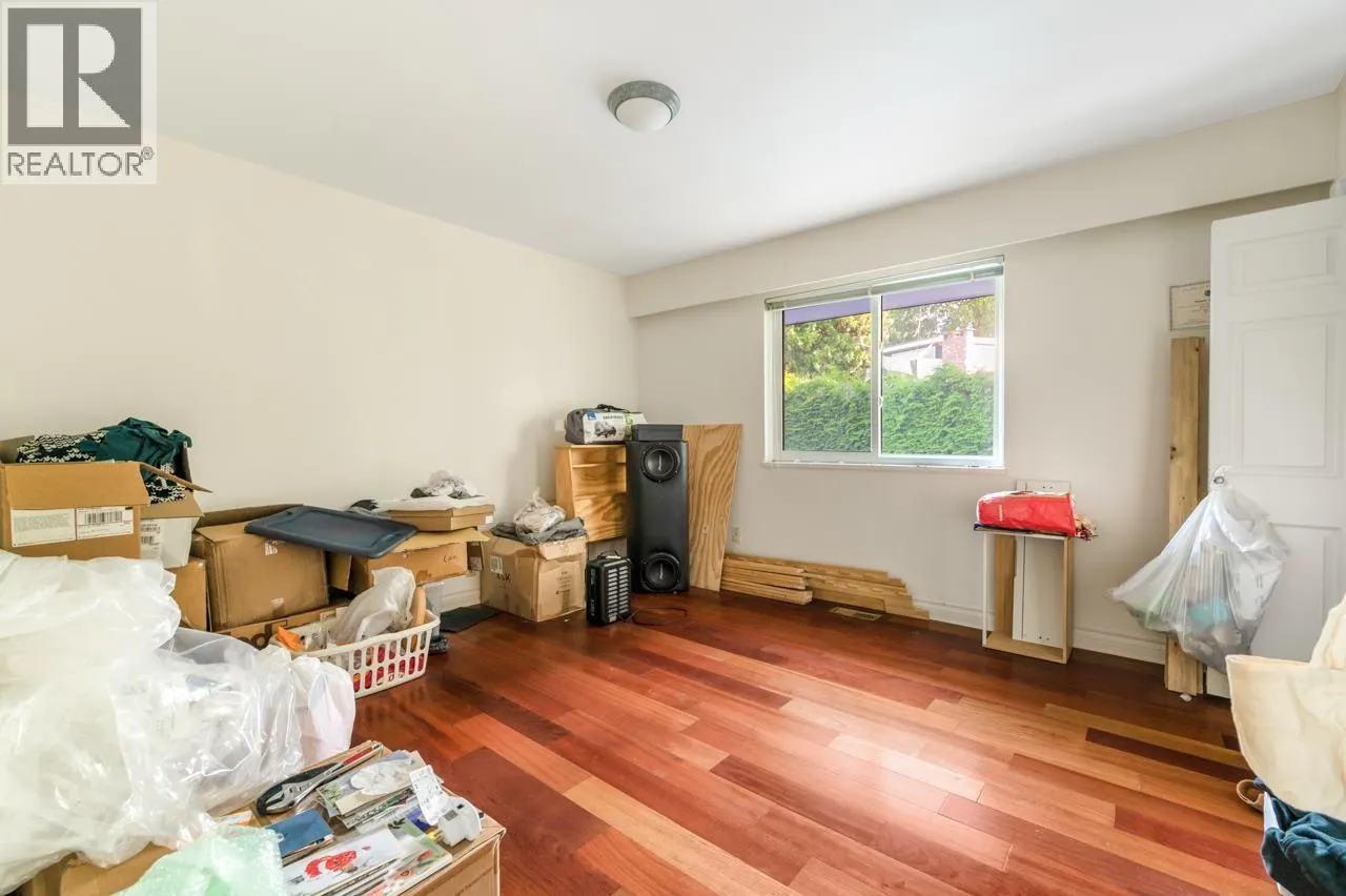 906 PACIFIC DRIVE