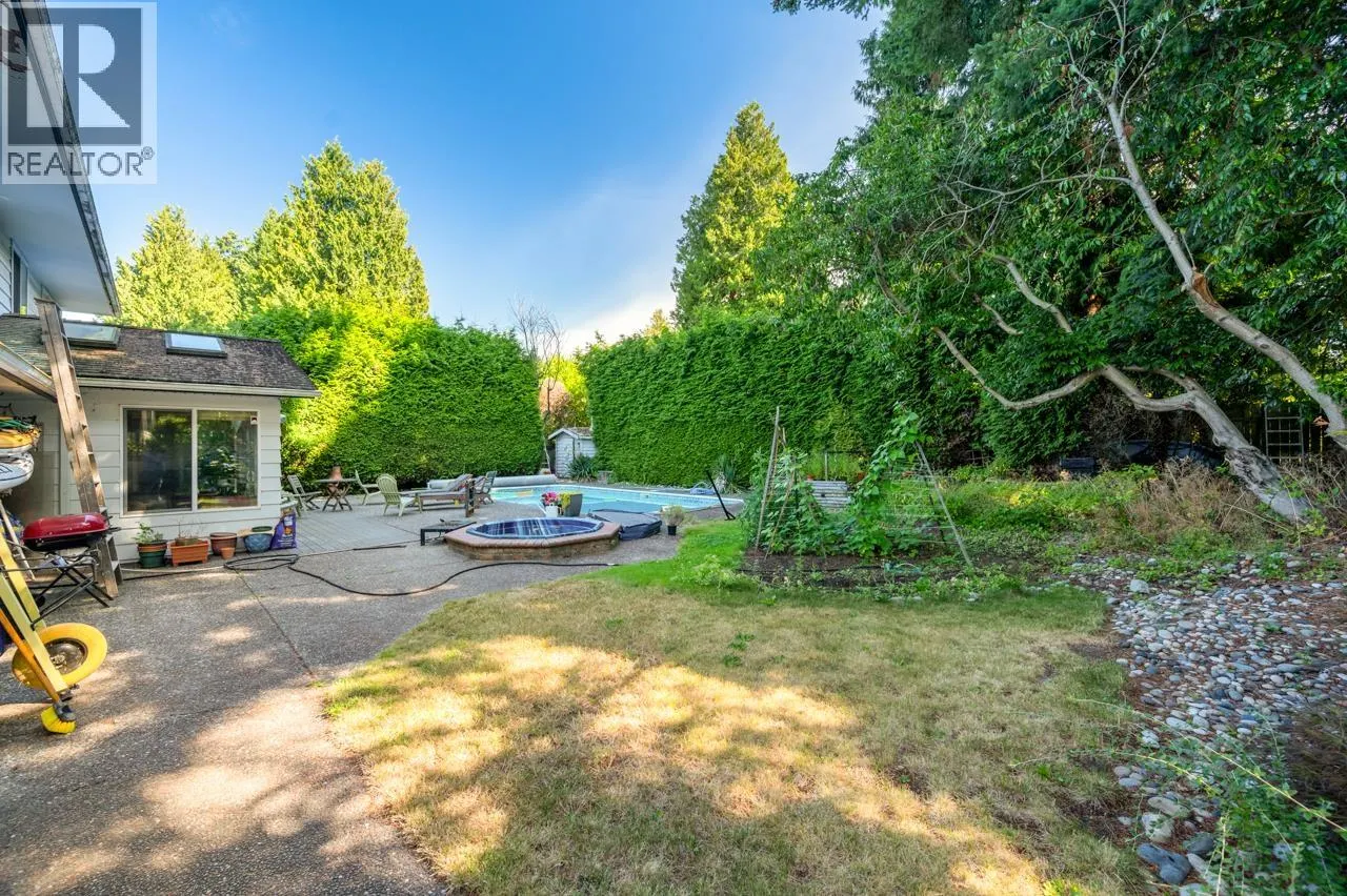 906 PACIFIC DRIVE