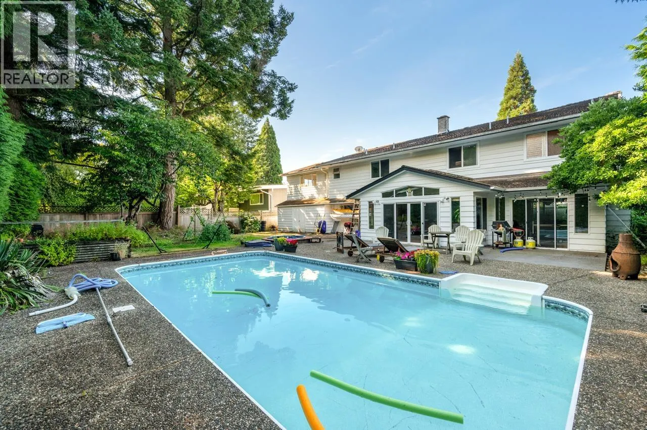 906 PACIFIC DRIVE