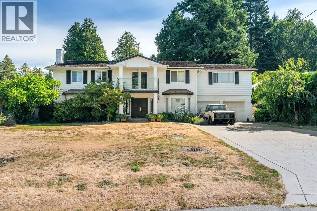 906 PACIFIC DRIVE