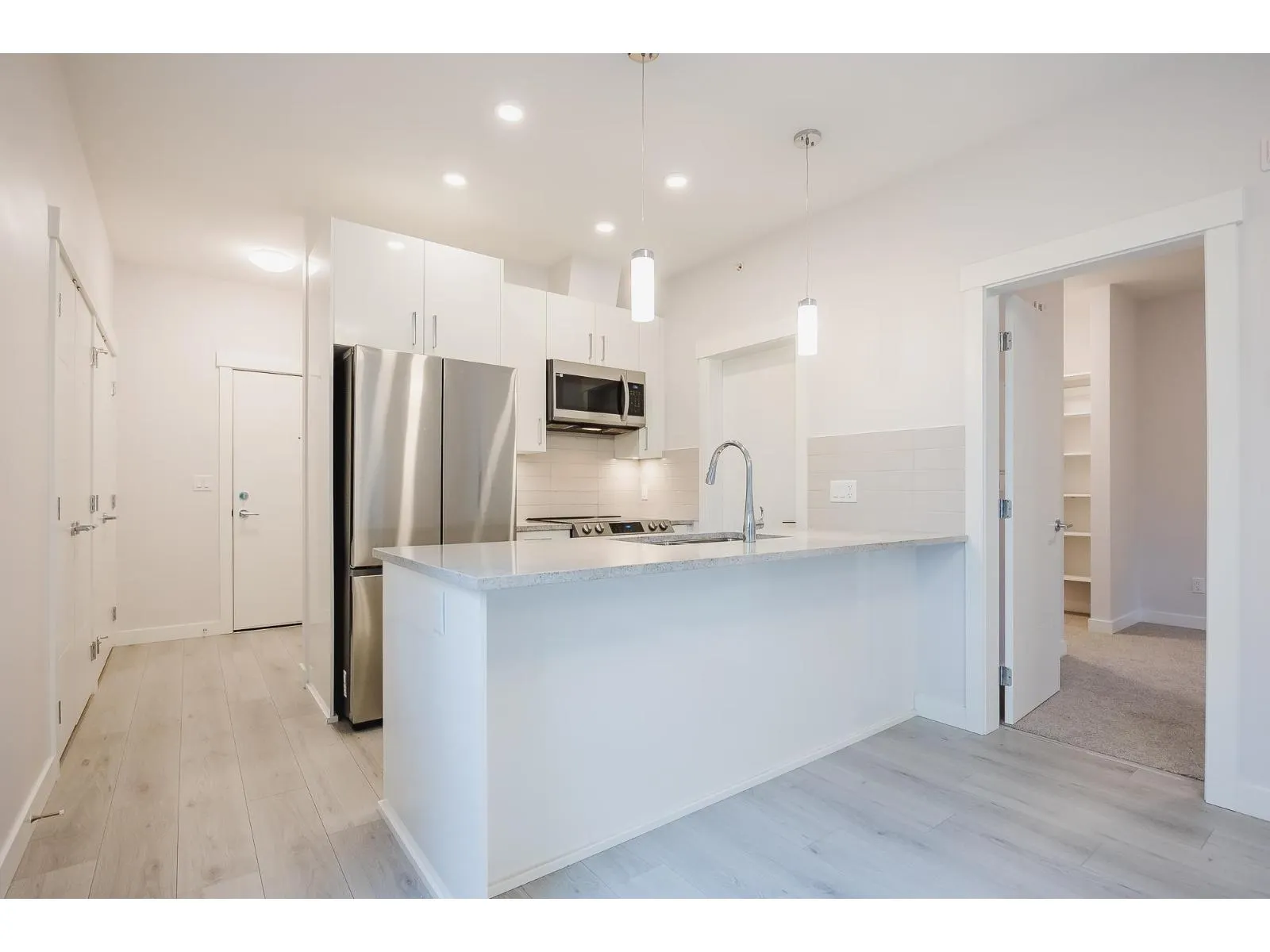 406 32690 14TH AVENUE