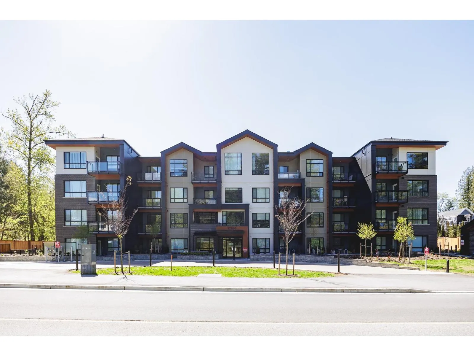 406 32690 14TH AVENUE