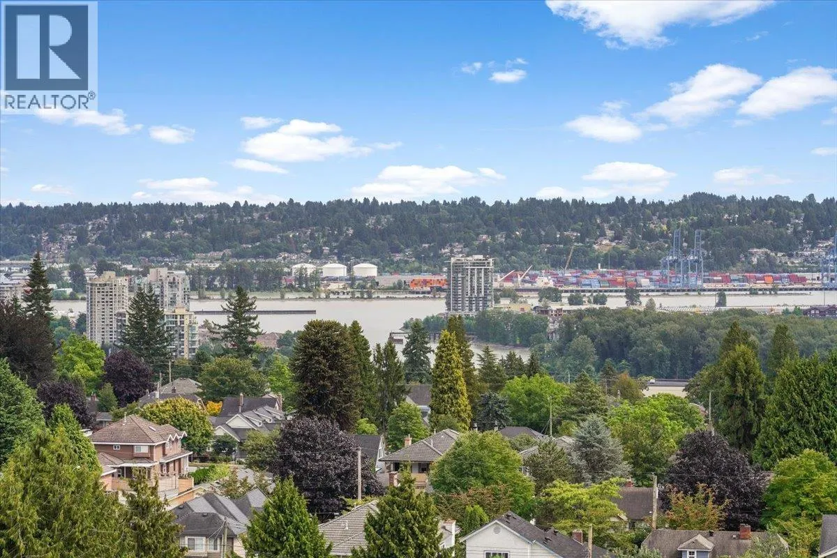 1001 7769 PARK CRESCENT