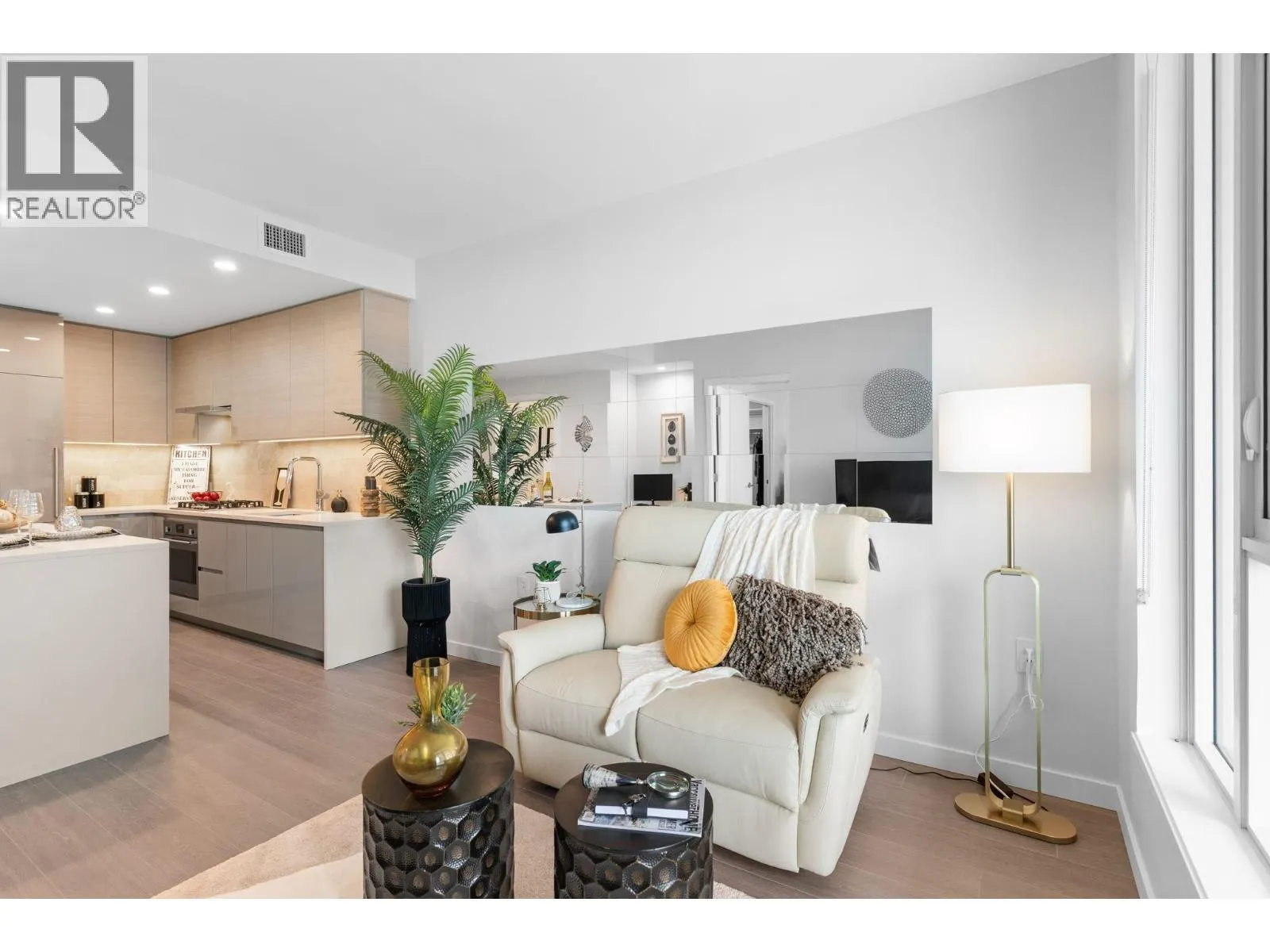 3503 4168 LOUGHEED HIGHWAY