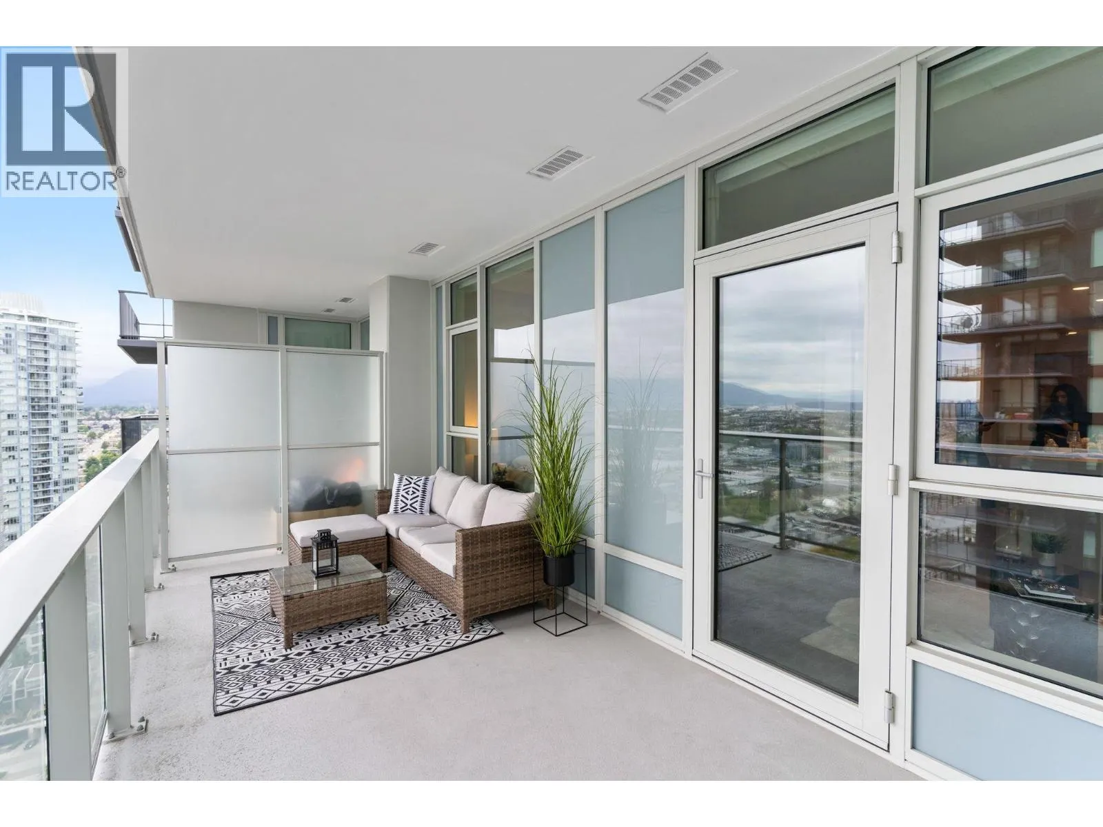 3503 4168 LOUGHEED HIGHWAY