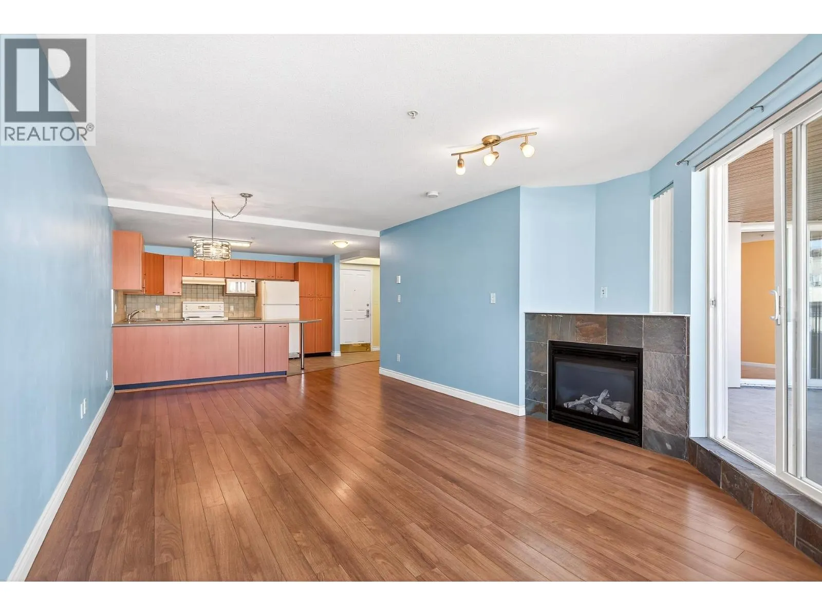 326 2099 LOUGHEED HIGHWAY