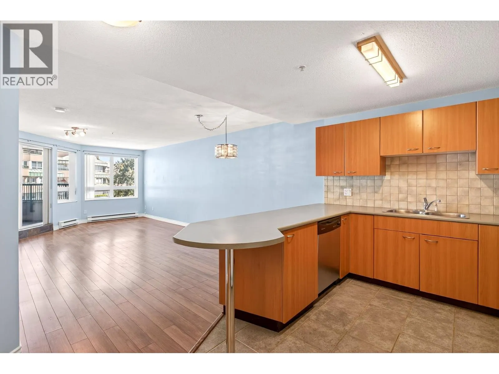 326 2099 LOUGHEED HIGHWAY