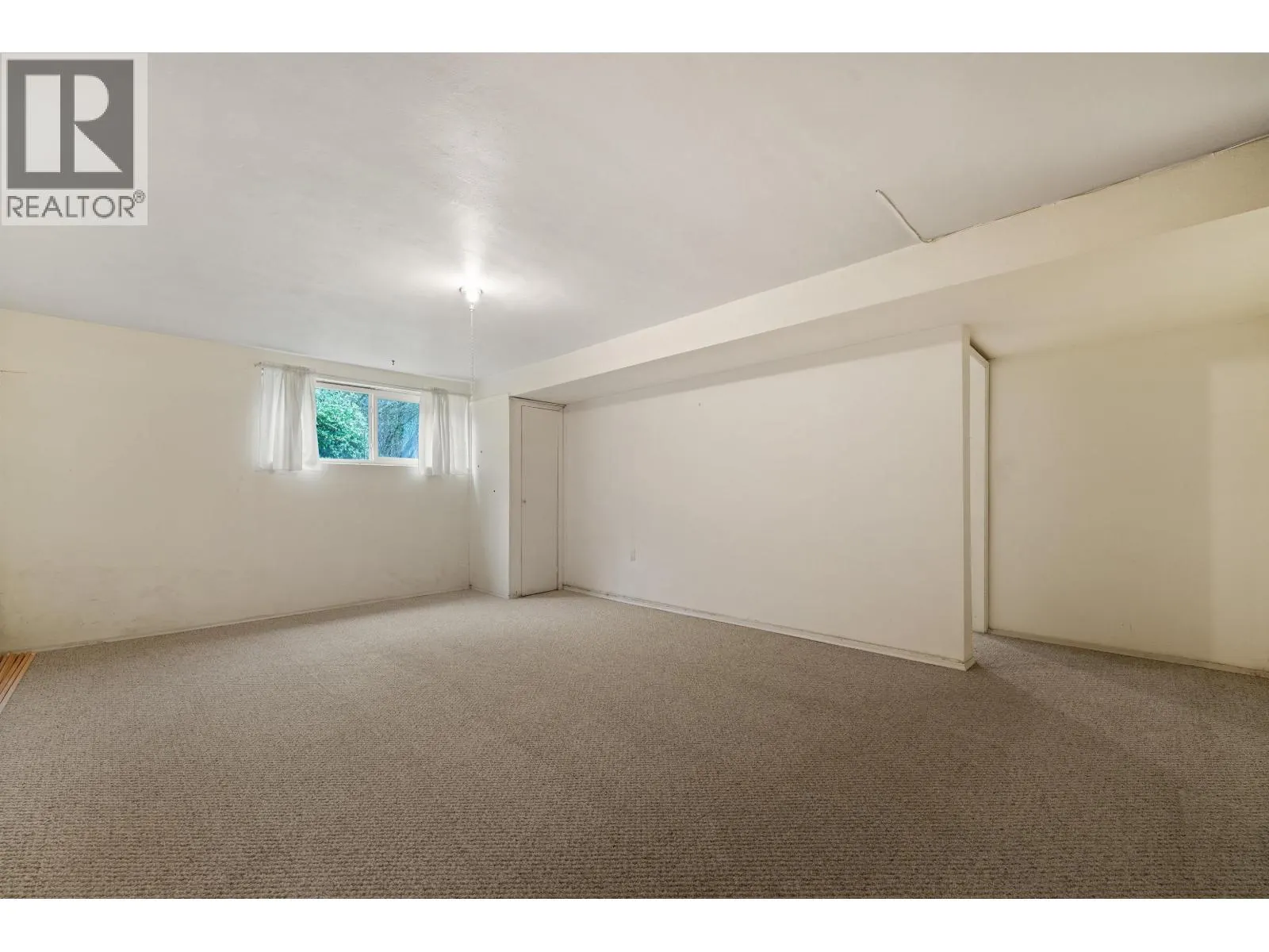 3975 HIGHLAND BOULEVARD