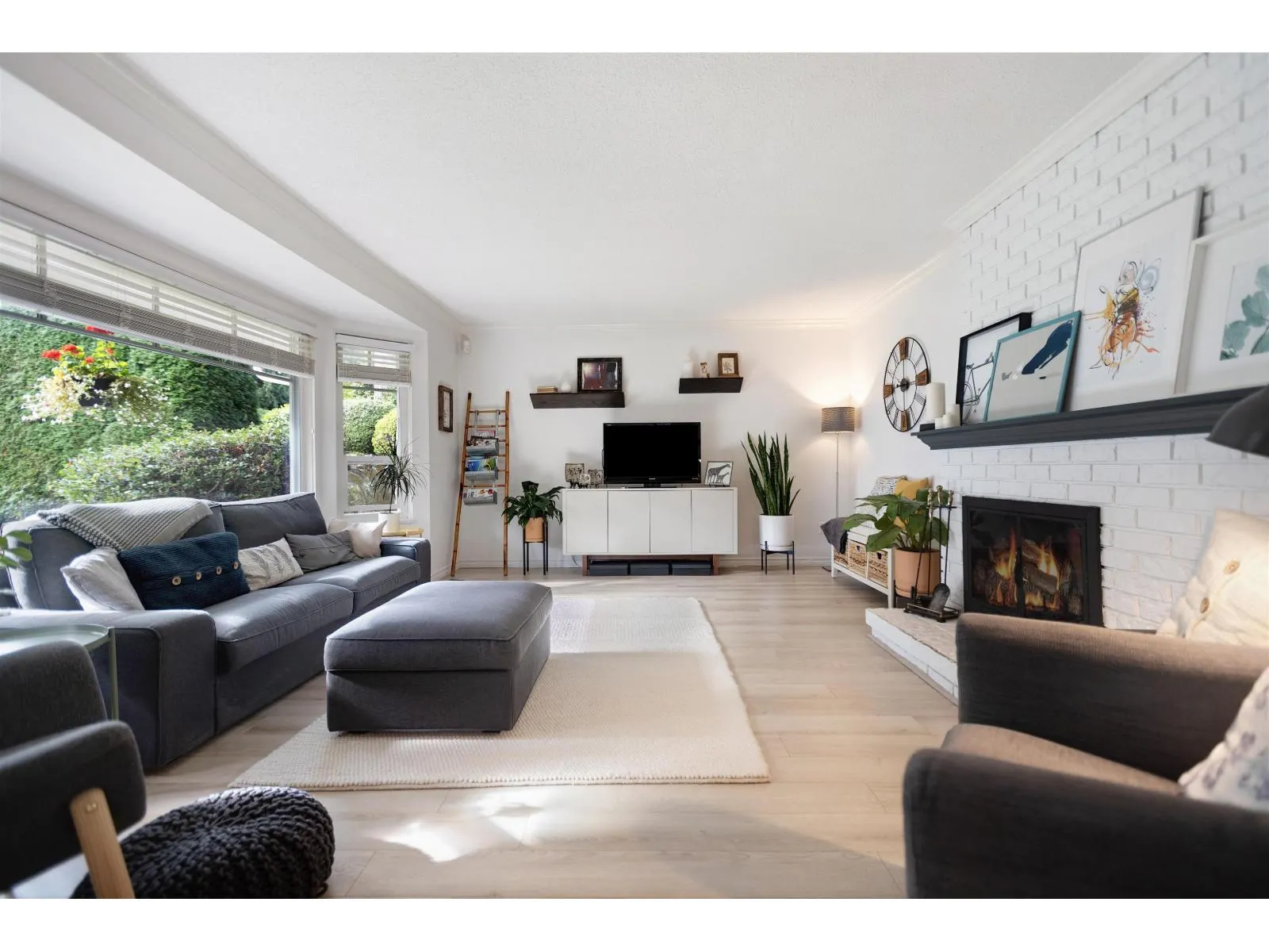 10463 SUNCREST DRIVE
