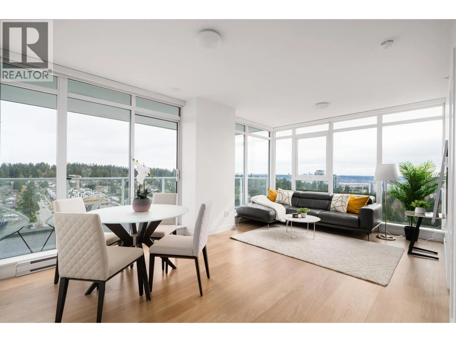 1809 525 FOSTER AVENUE
