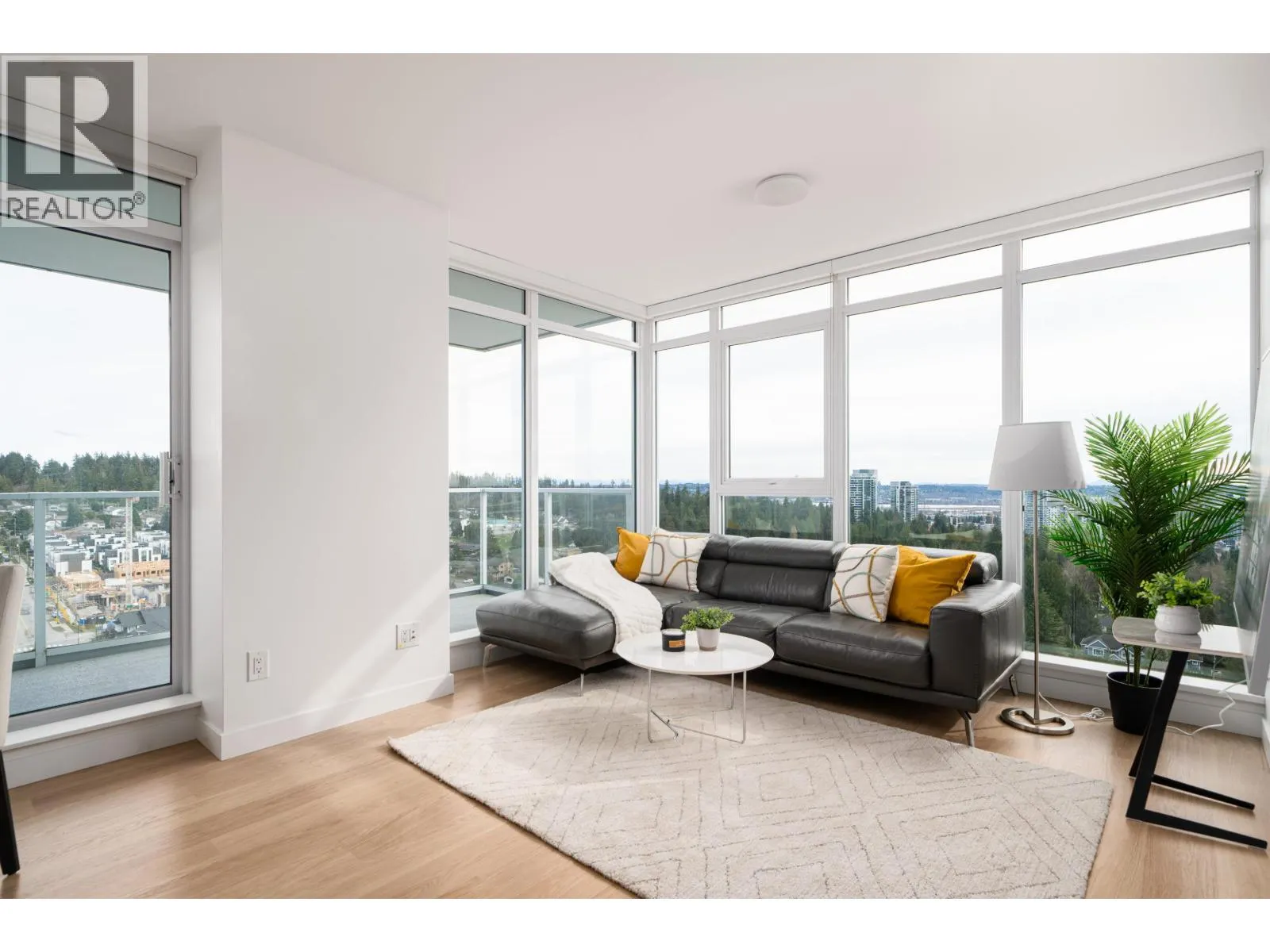 1809 525 FOSTER AVENUE