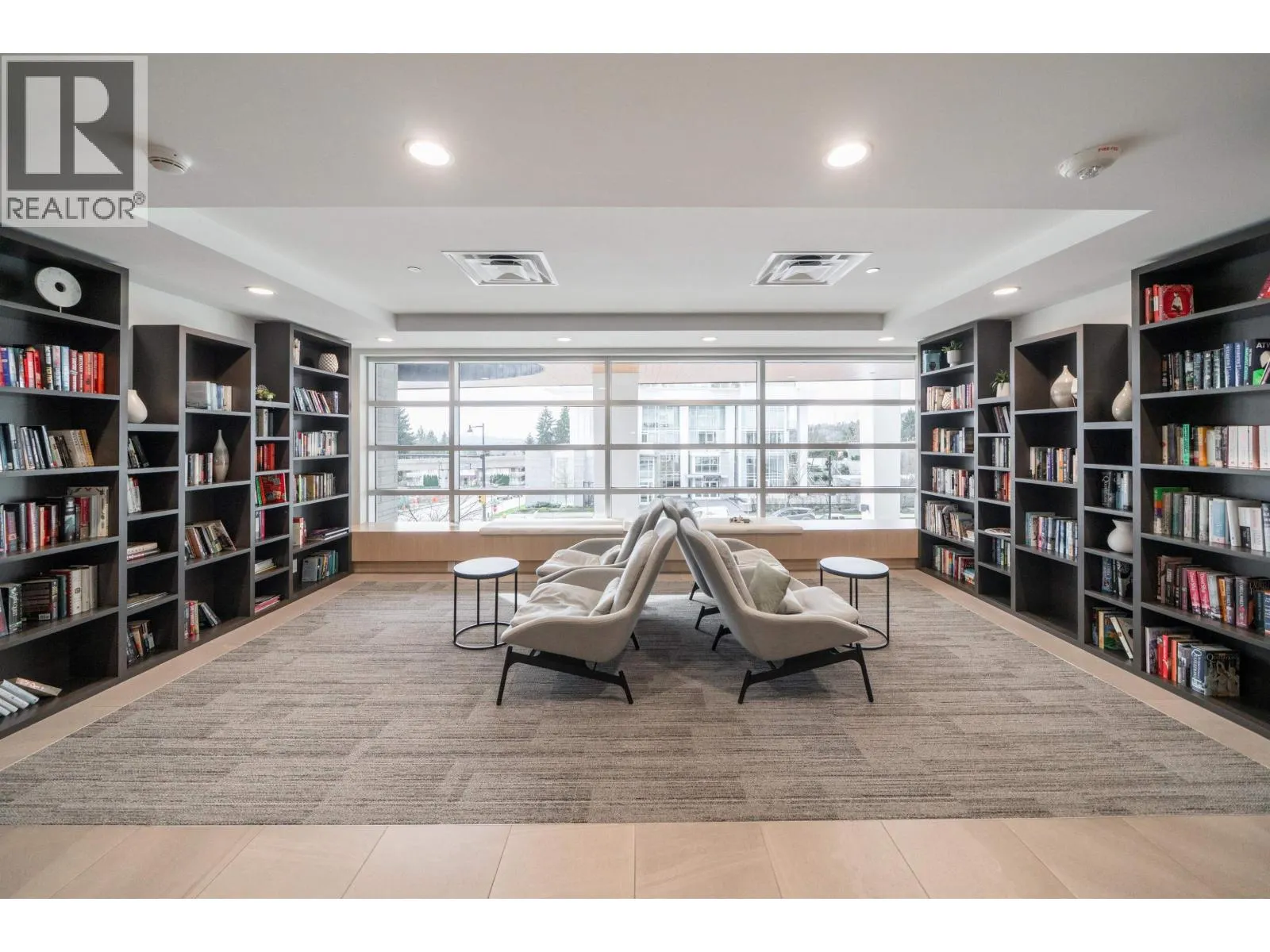 1809 525 FOSTER AVENUE