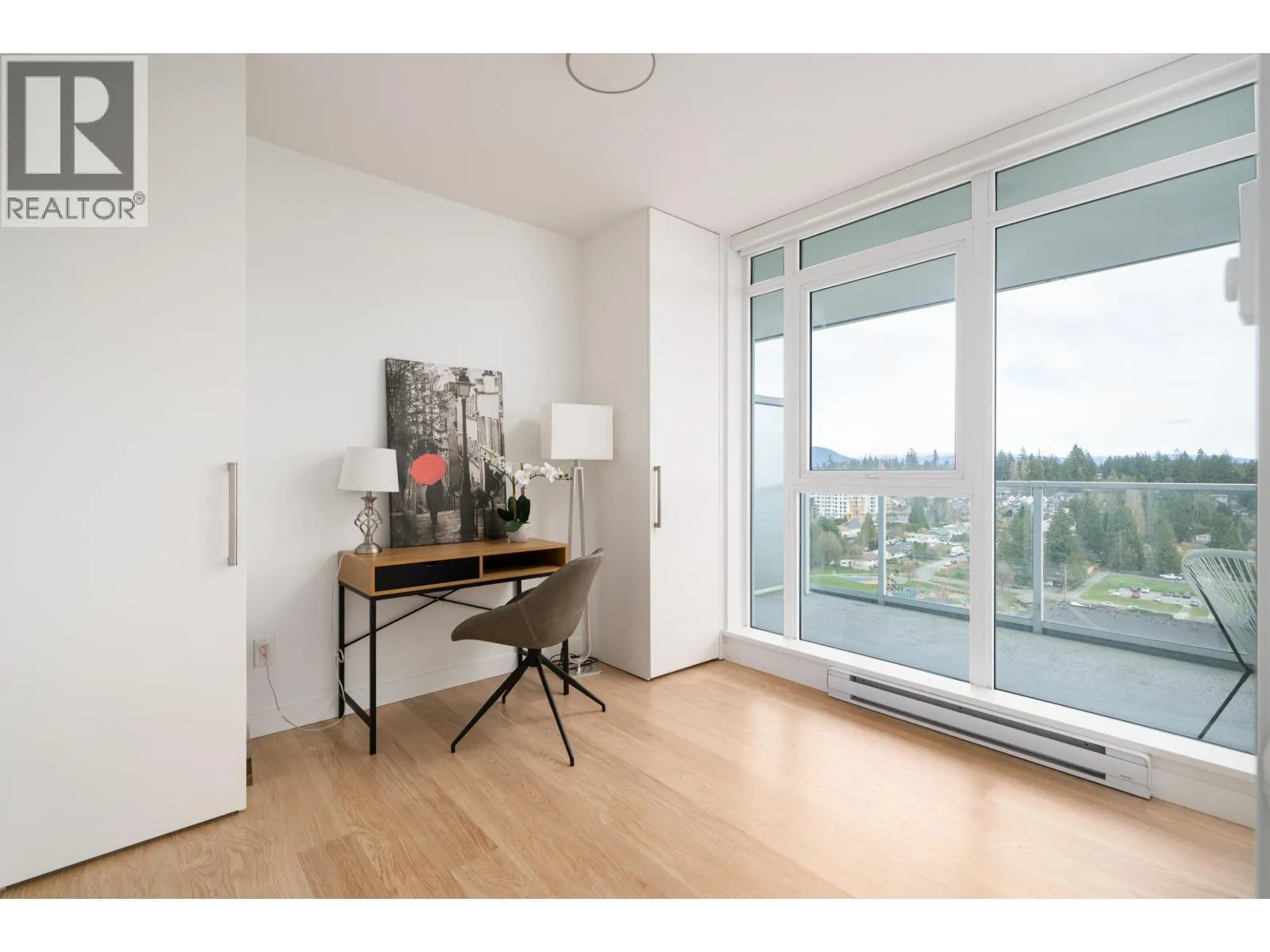 1809 525 FOSTER AVENUE