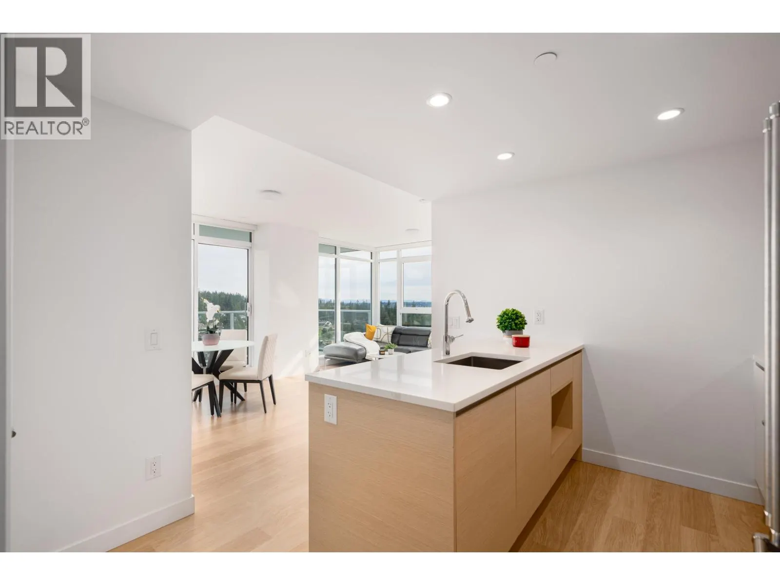 1809 525 FOSTER AVENUE