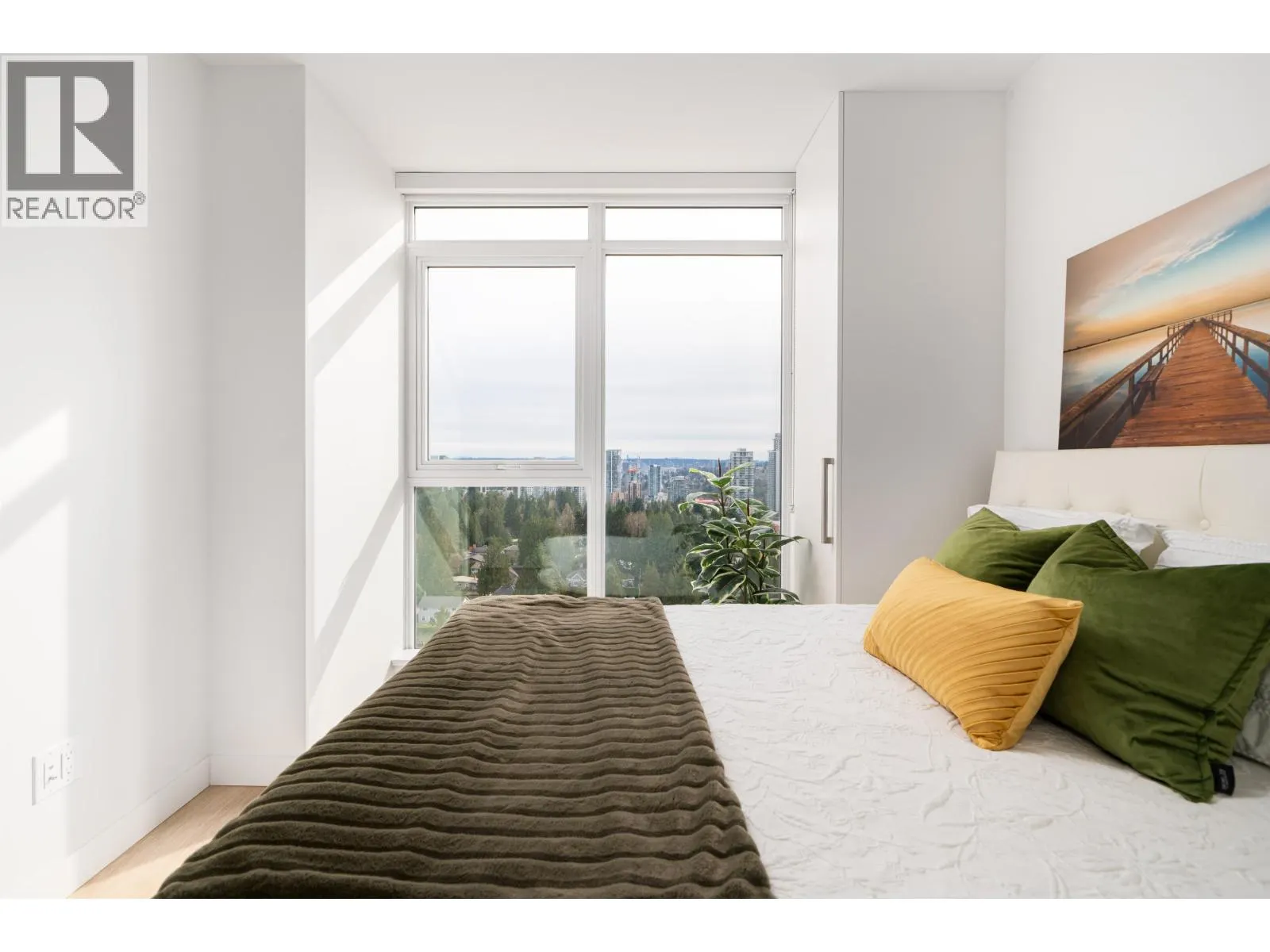 1809 525 FOSTER AVENUE