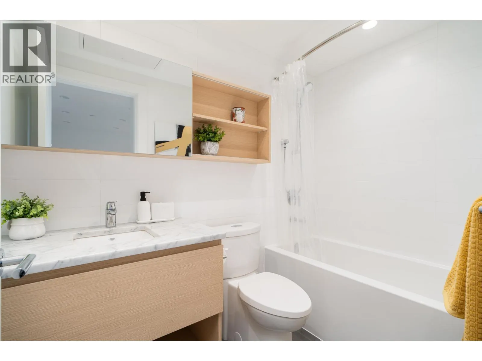 1809 525 FOSTER AVENUE