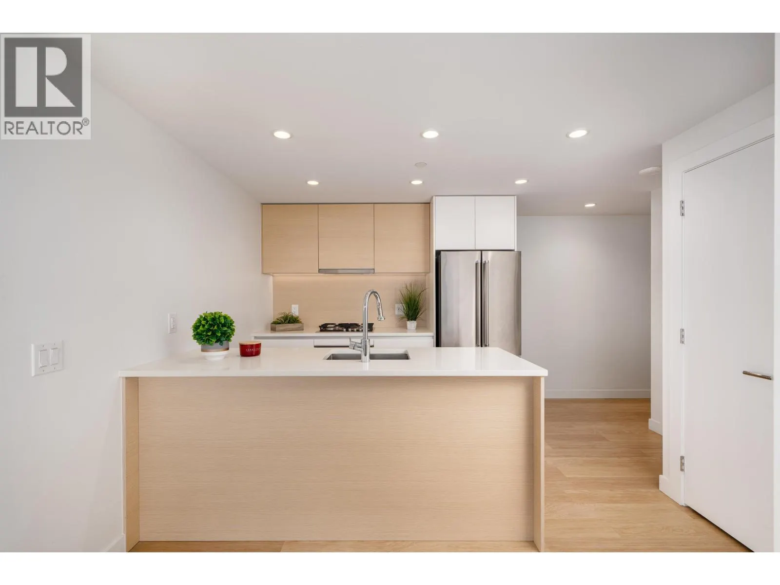 1809 525 FOSTER AVENUE