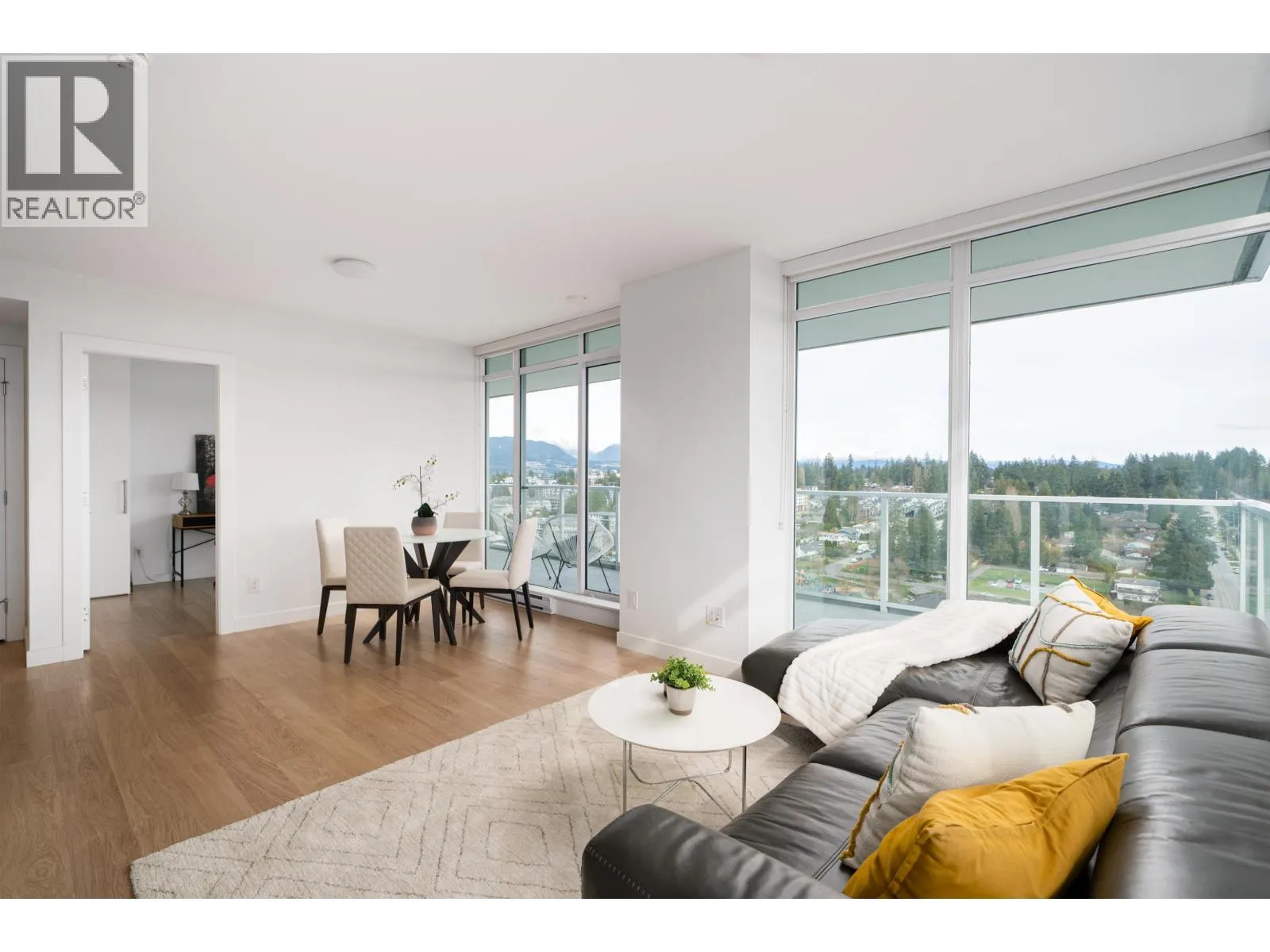 1809 525 FOSTER AVENUE