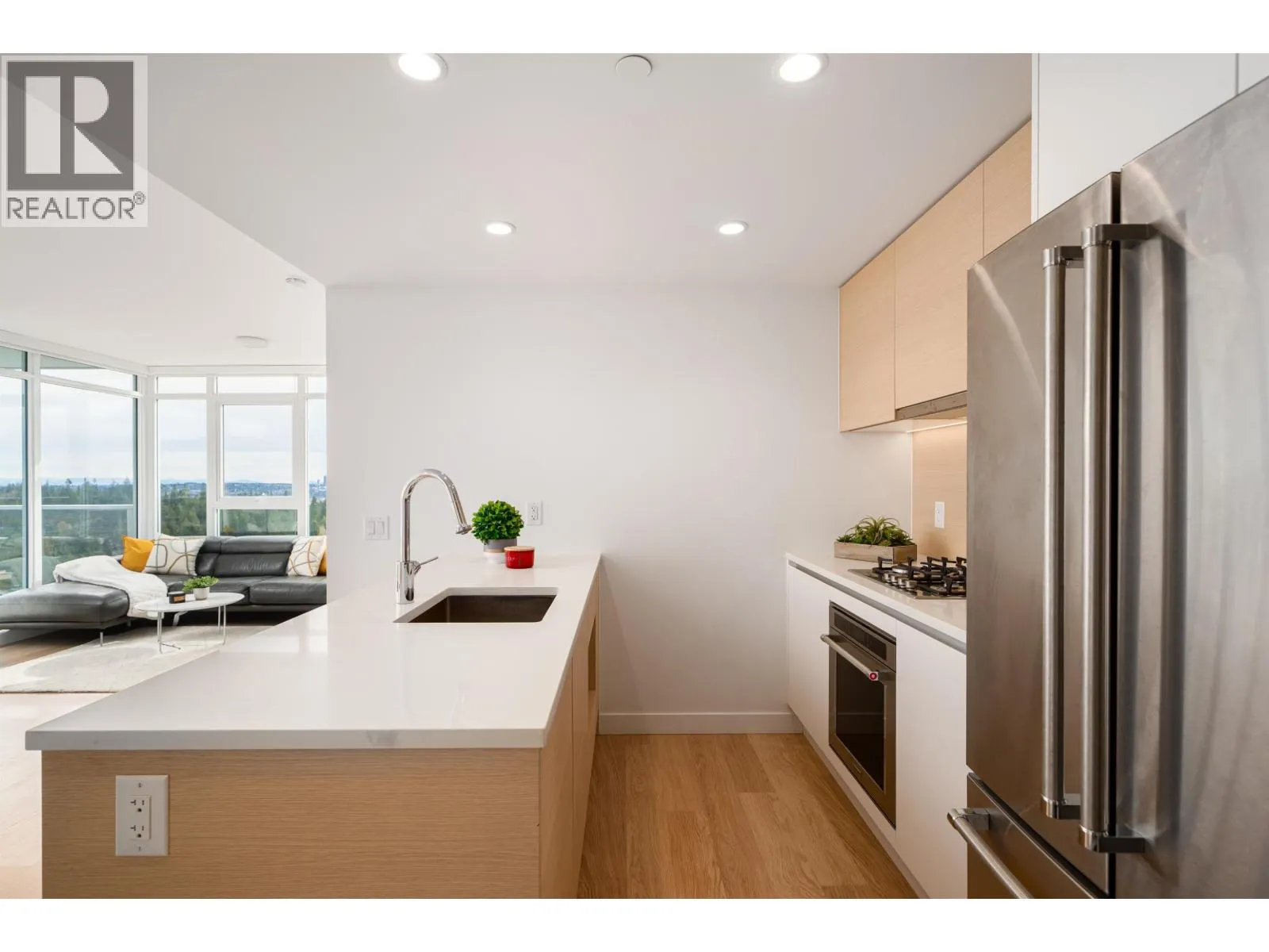 1809 525 FOSTER AVENUE