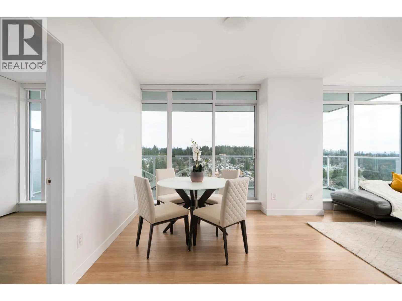 1809 525 FOSTER AVENUE