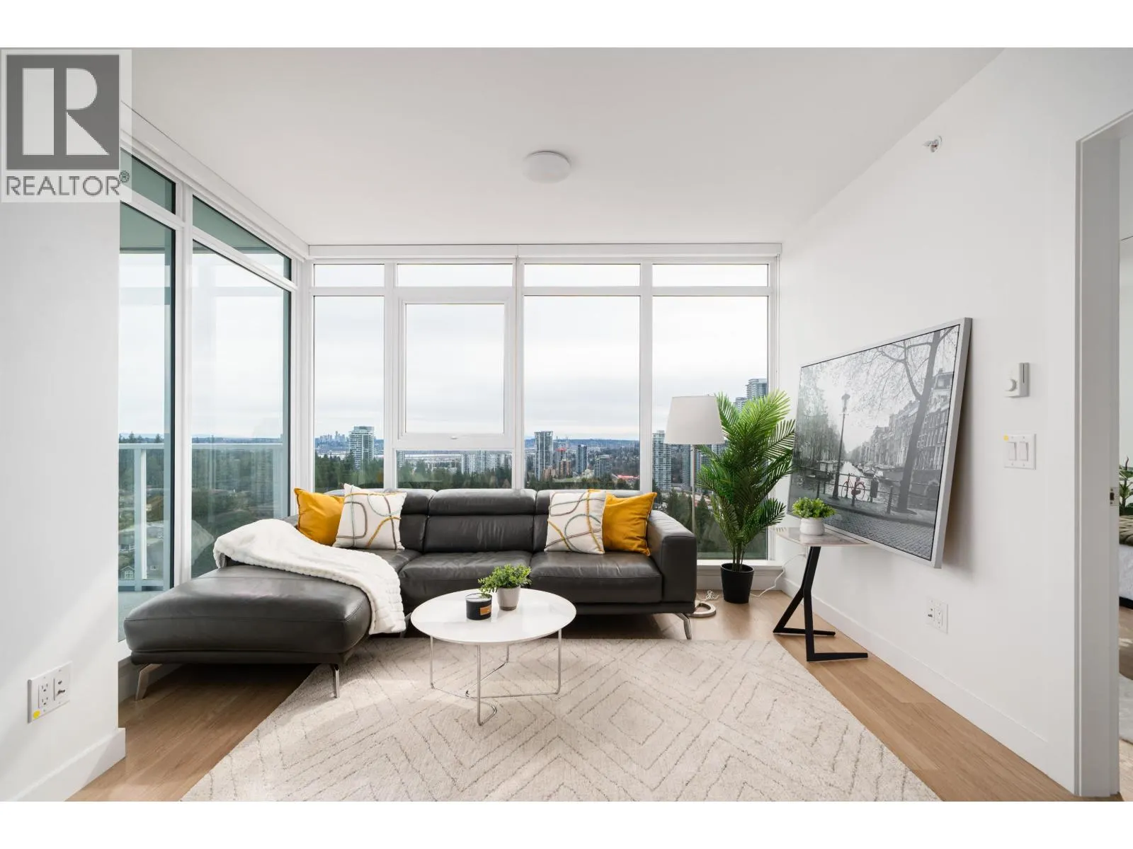 1809 525 FOSTER AVENUE