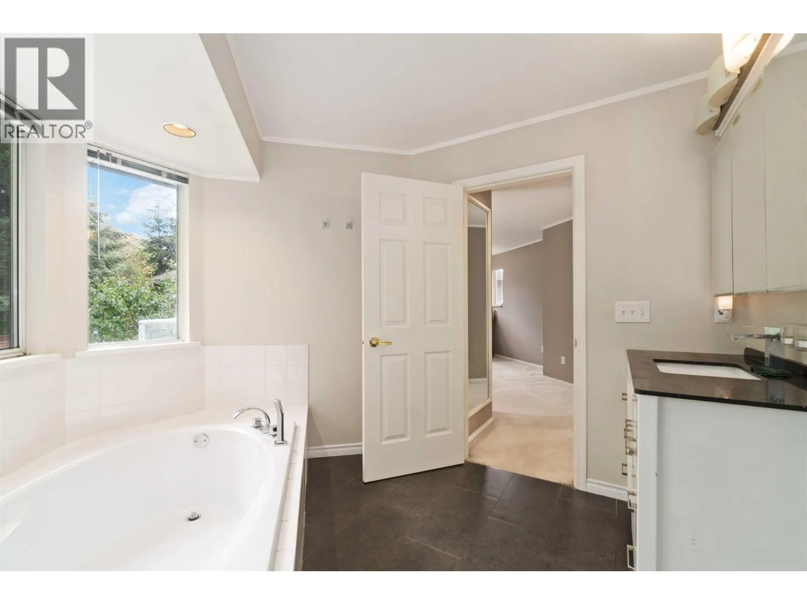 1412 MAGNOLIA PLACE