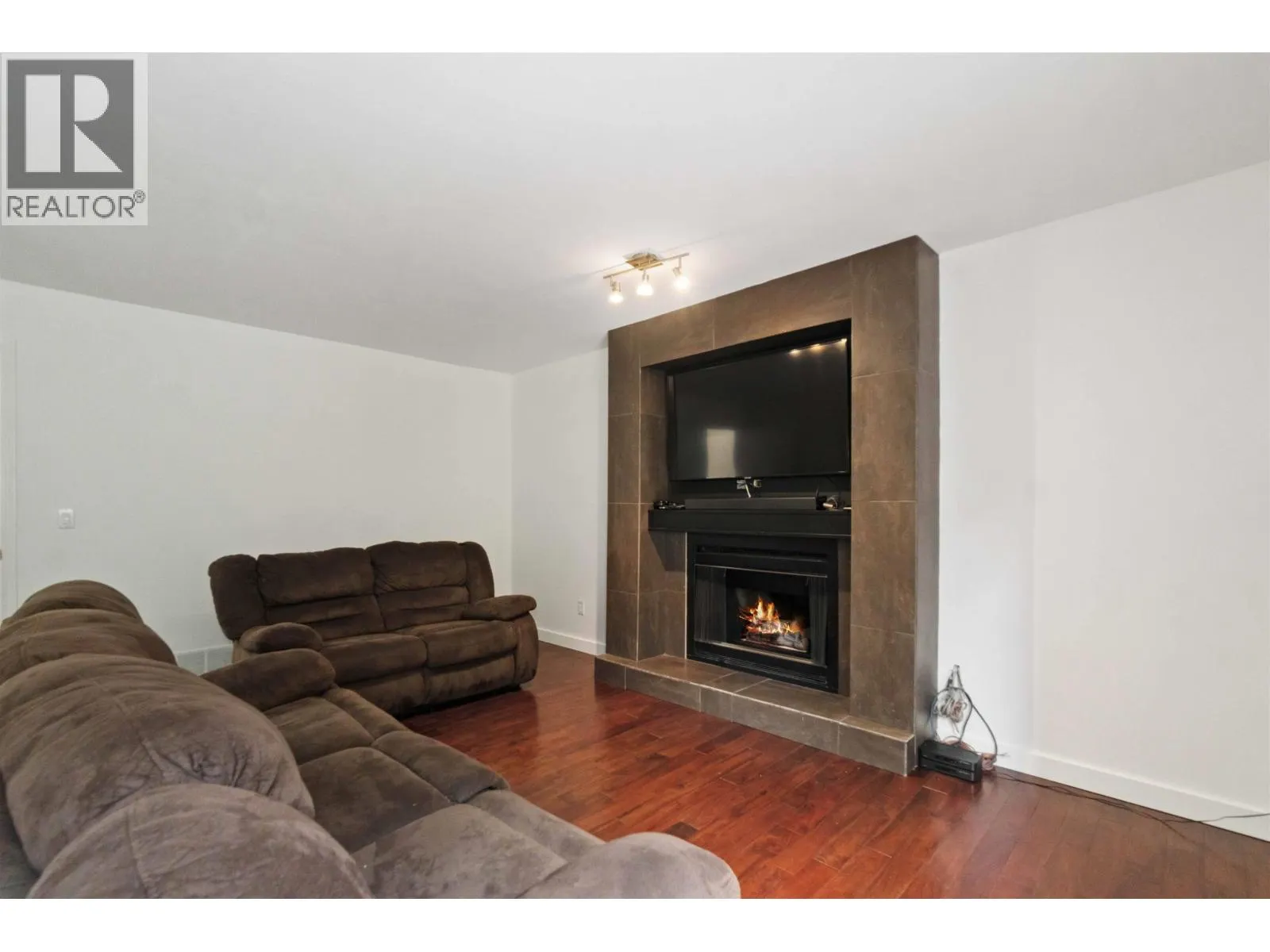 1412 MAGNOLIA PLACE