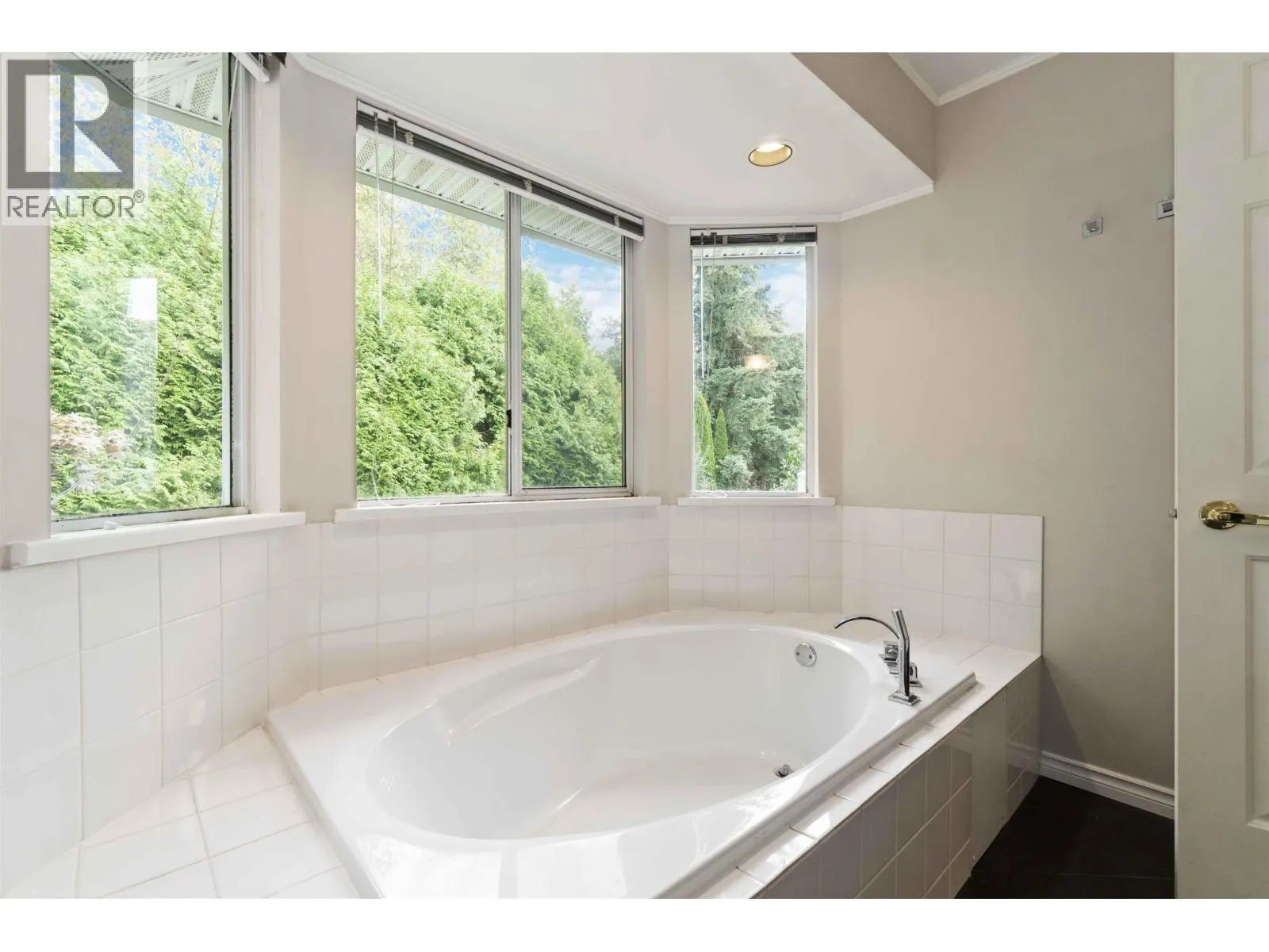 1412 MAGNOLIA PLACE