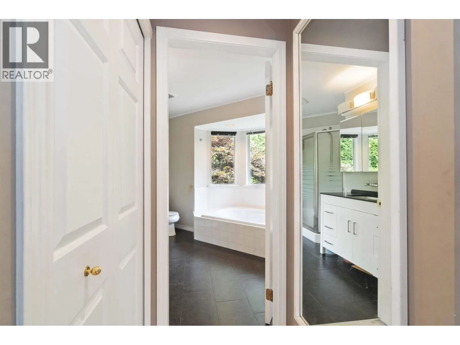 1412 MAGNOLIA PLACE