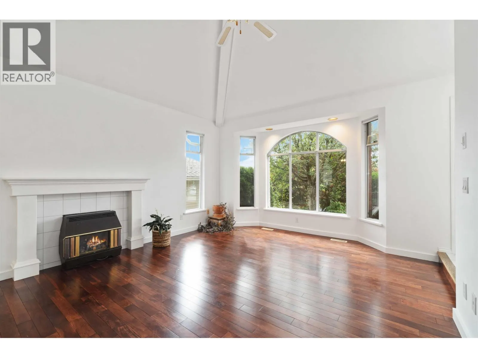 1412 MAGNOLIA PLACE