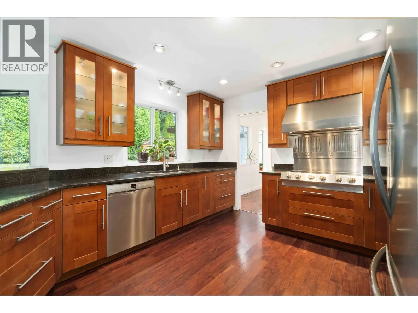 1412 MAGNOLIA PLACE