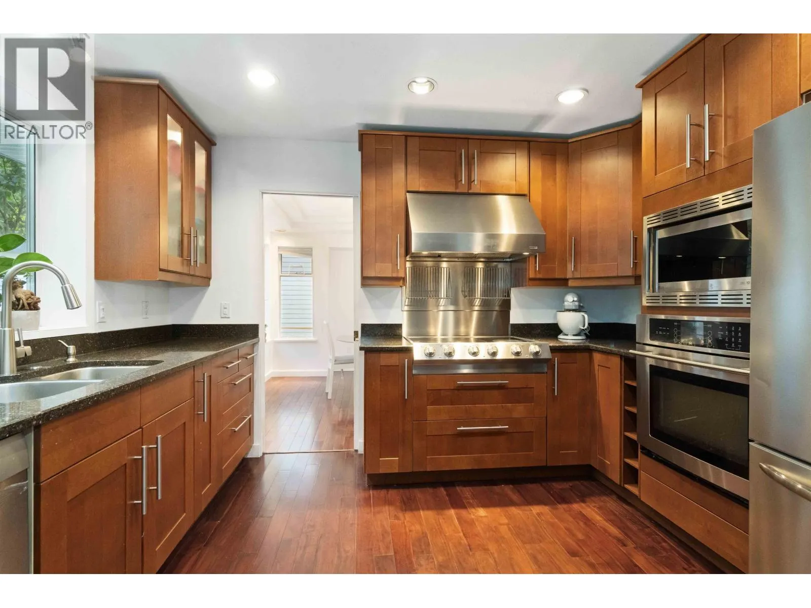 1412 MAGNOLIA PLACE