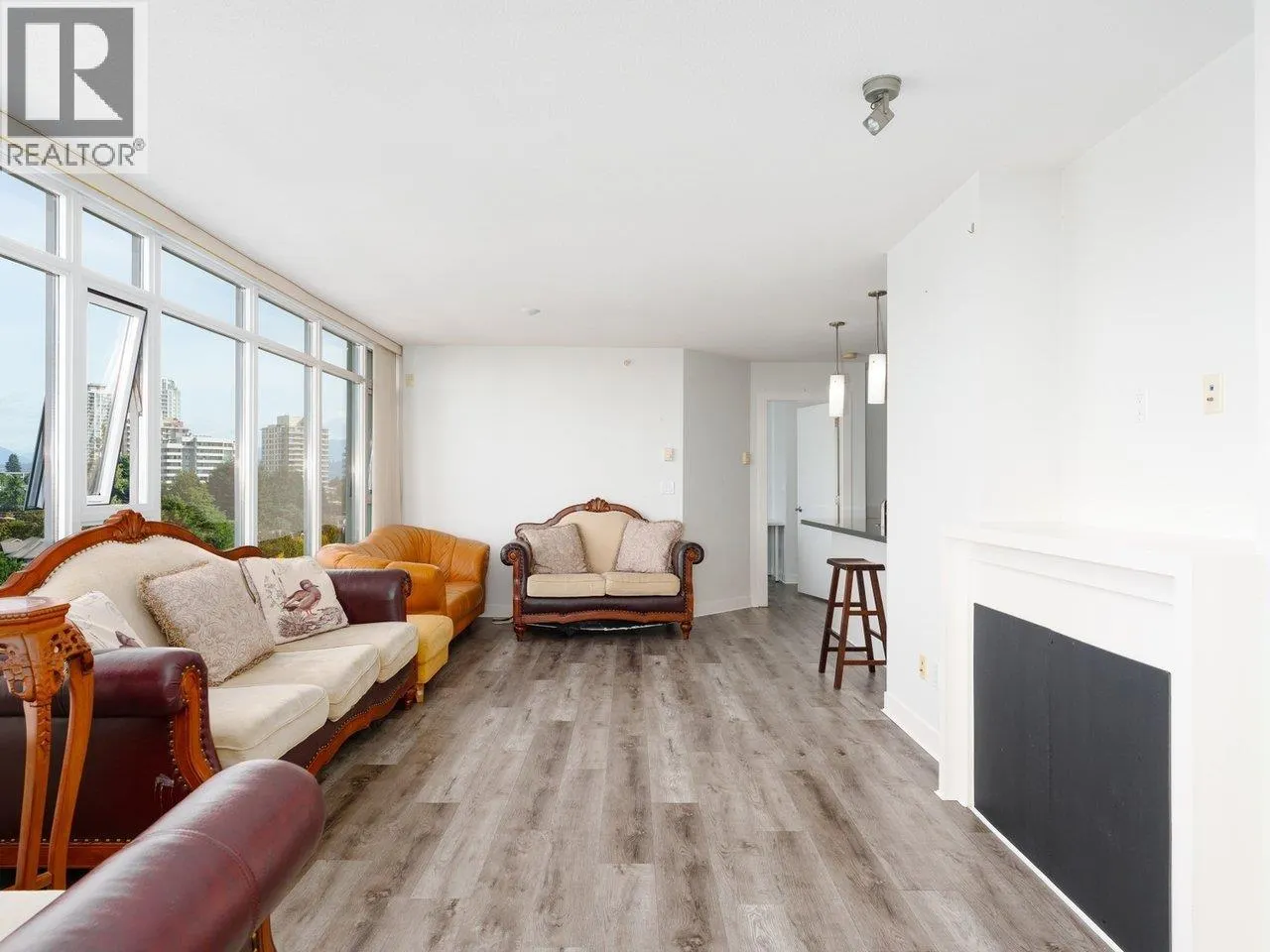 1902 7090 EDMONDS STREET