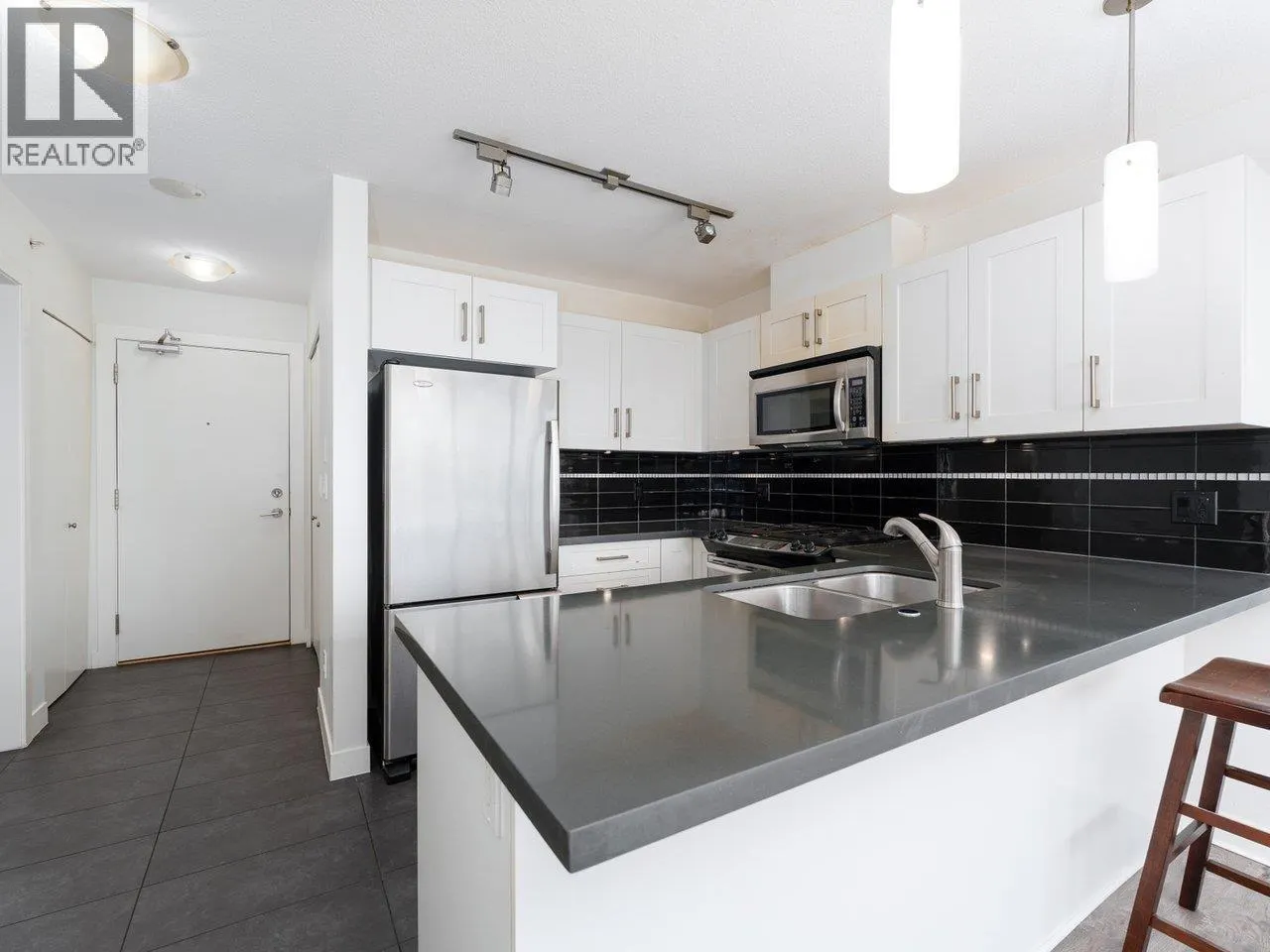 1902 7090 EDMONDS STREET