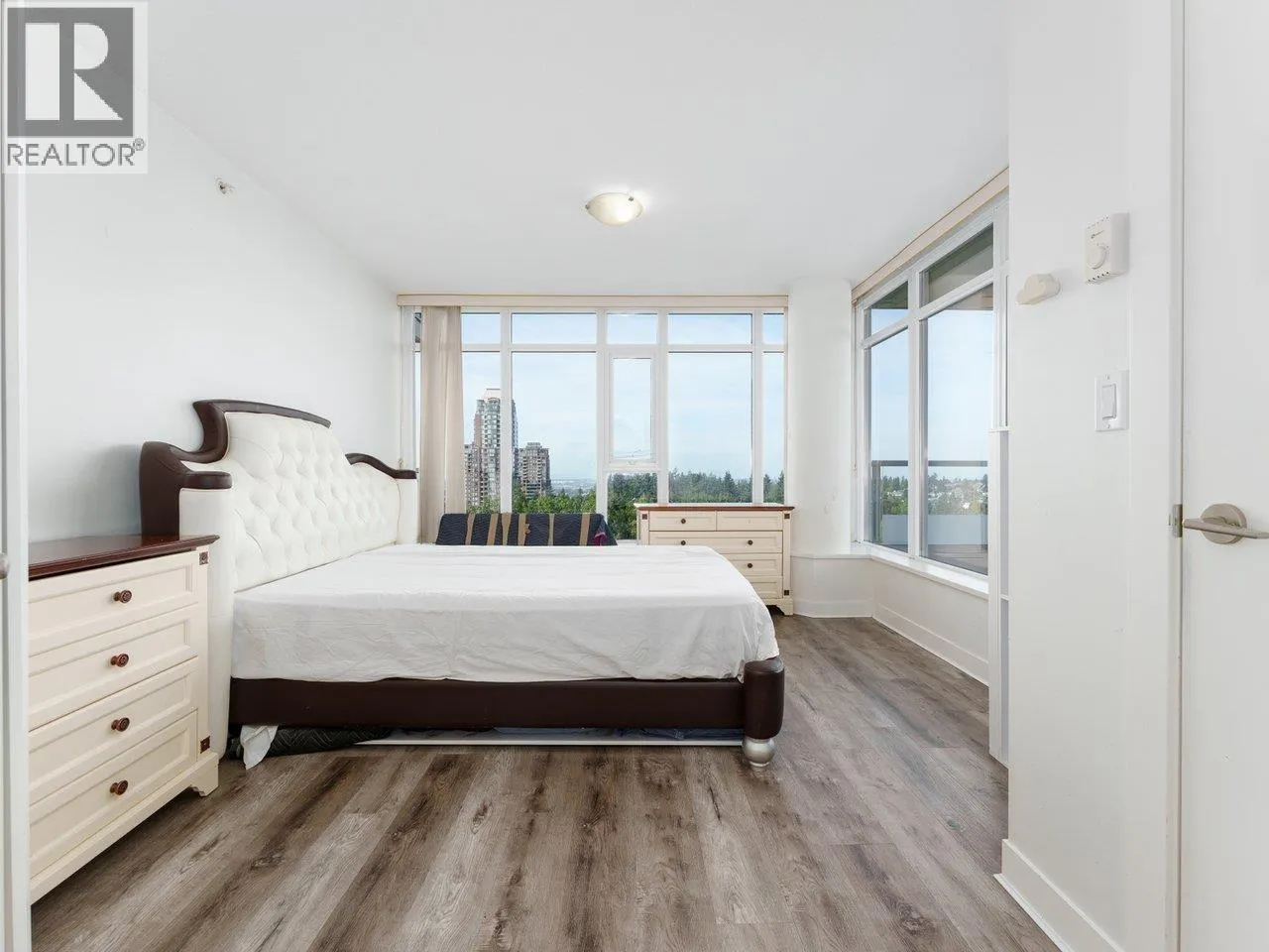1902 7090 EDMONDS STREET