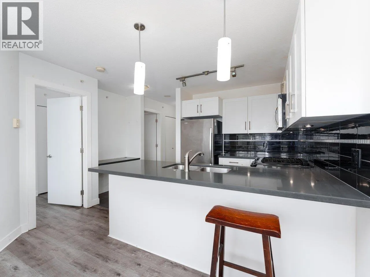 1902 7090 EDMONDS STREET