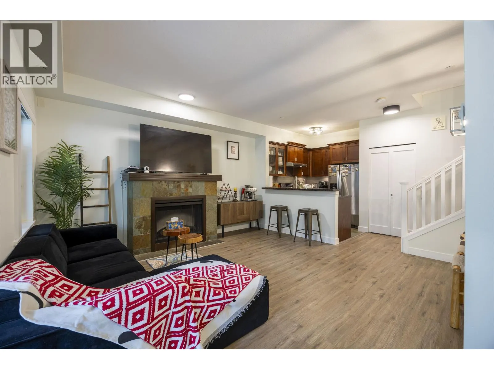 140 7388 MACPHERSON AVENUE