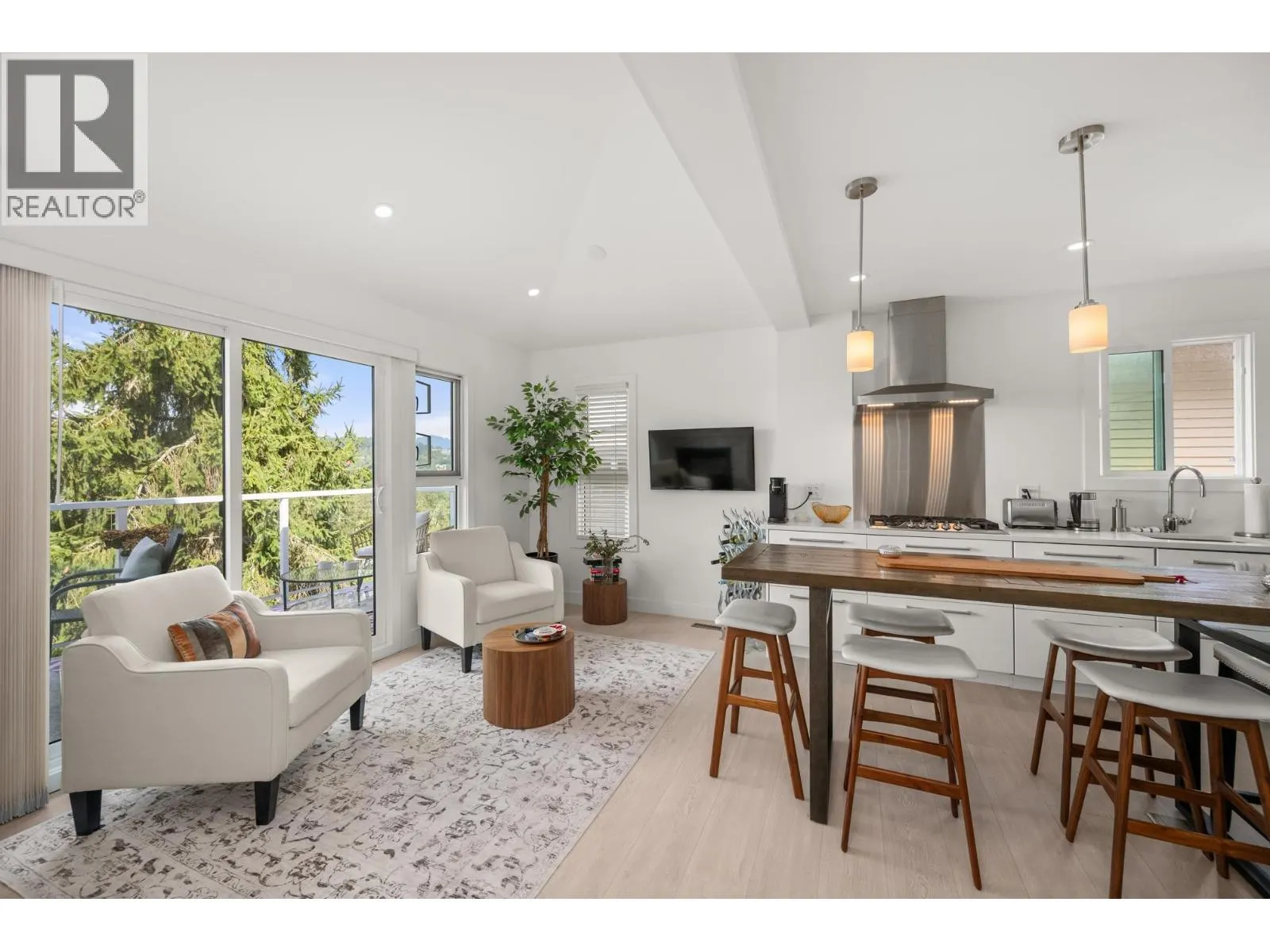 1137 BENNET DRIVE