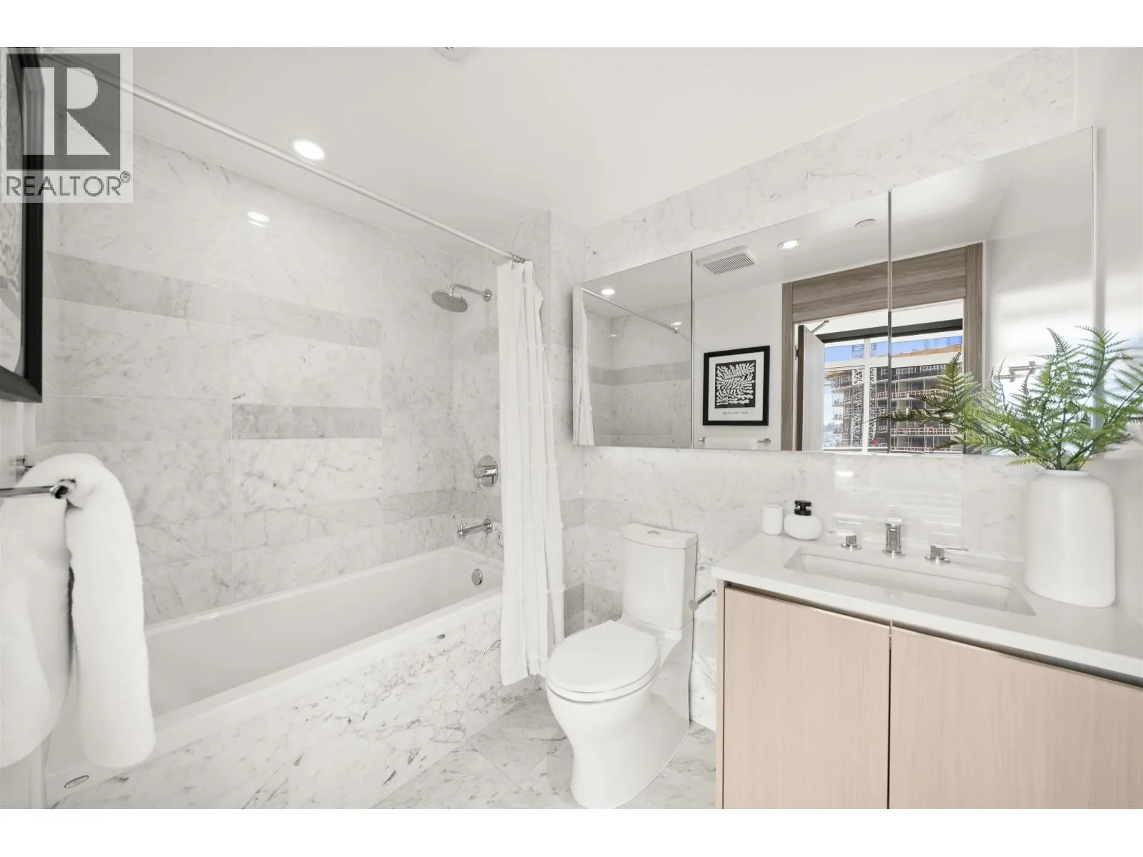511 4730 LOUGHEED HIGHWAY