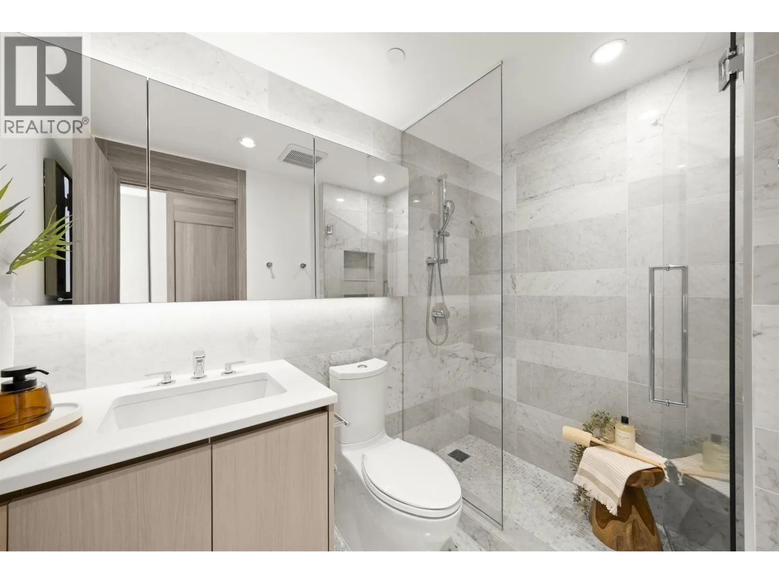 511 4730 LOUGHEED HIGHWAY