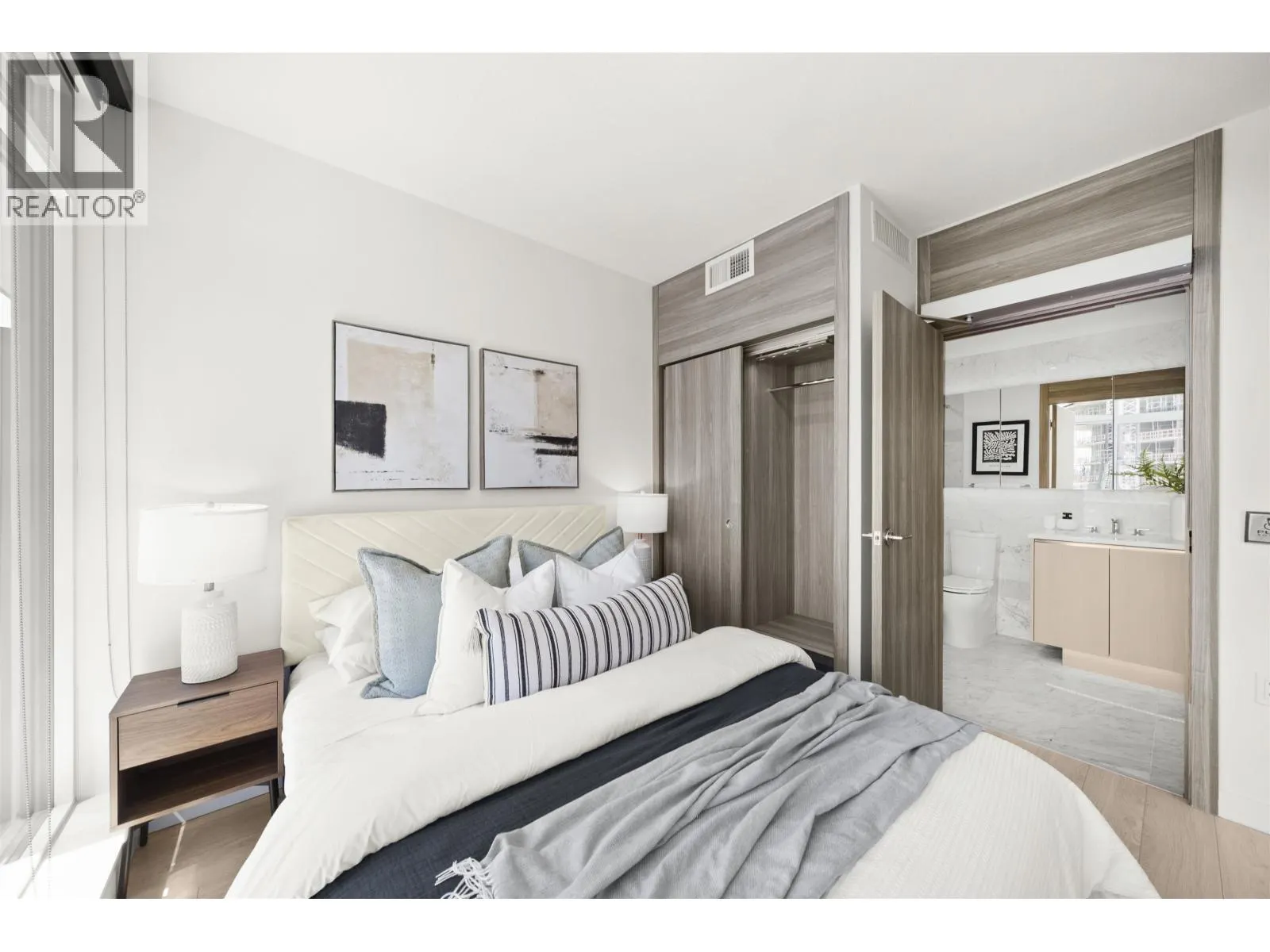 511 4730 LOUGHEED HIGHWAY